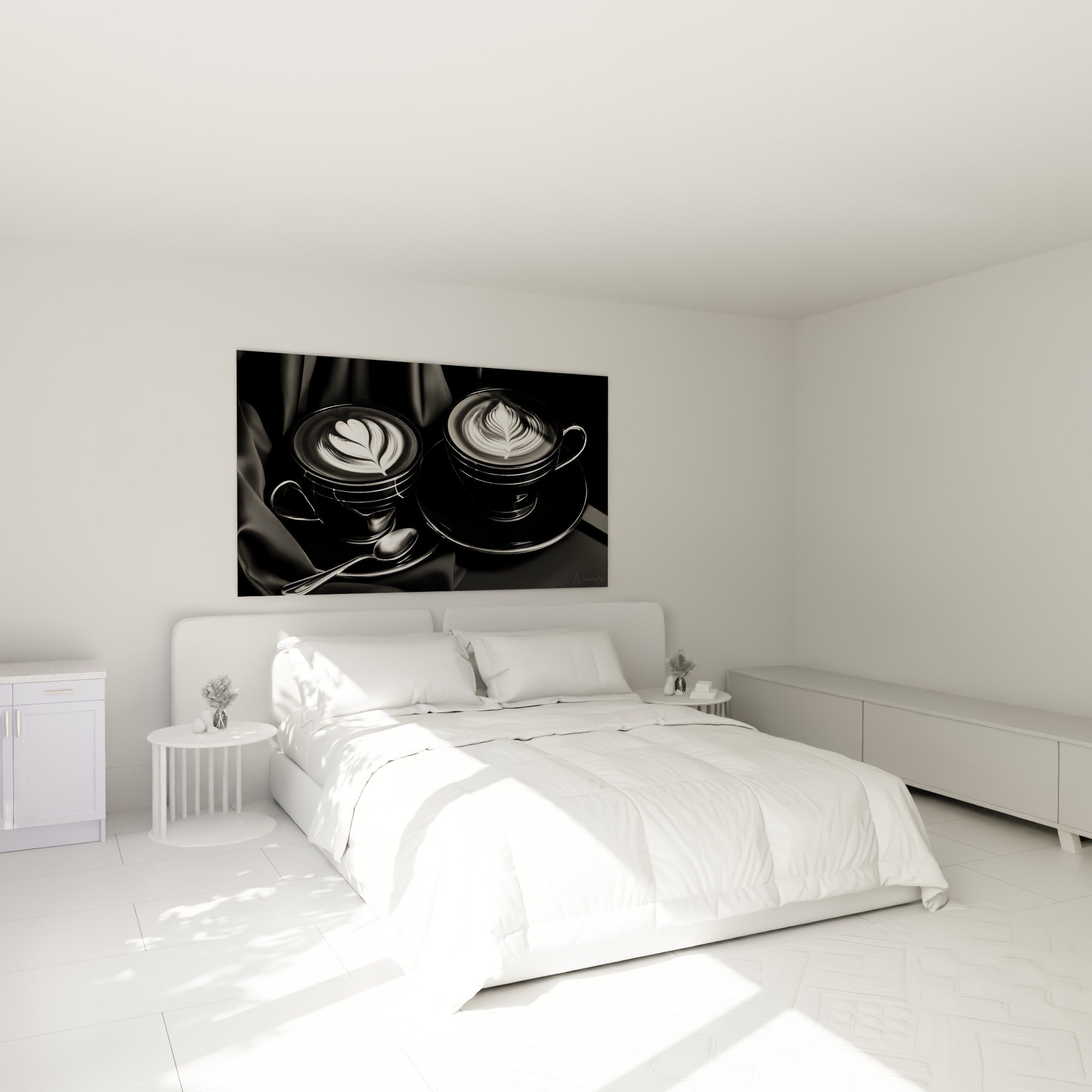 Cappuccinos noirs aux motifs blancs délicats, accrochés au-dessus d'un lit dans une chambre claire
