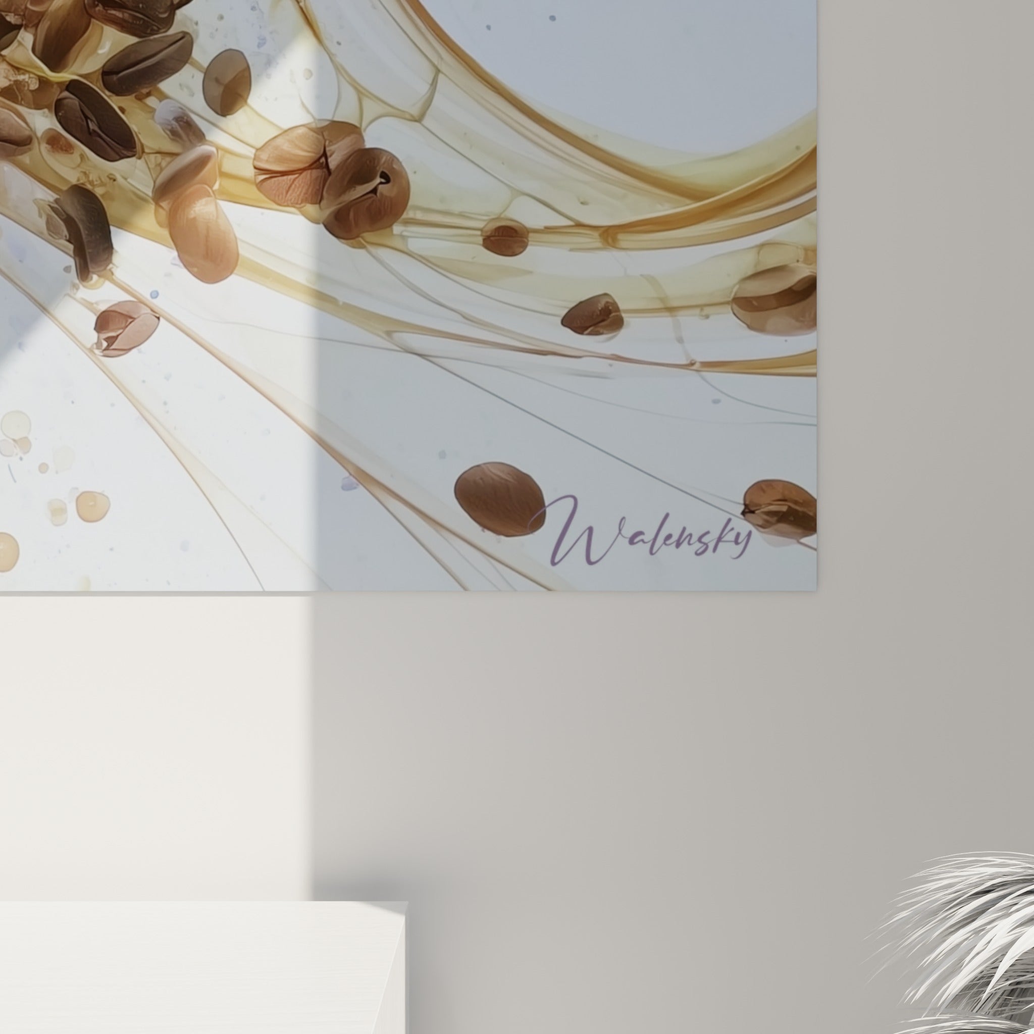 Détail des grains bruns et coulures dorées sur fond mauve translucide de l'œuvre café