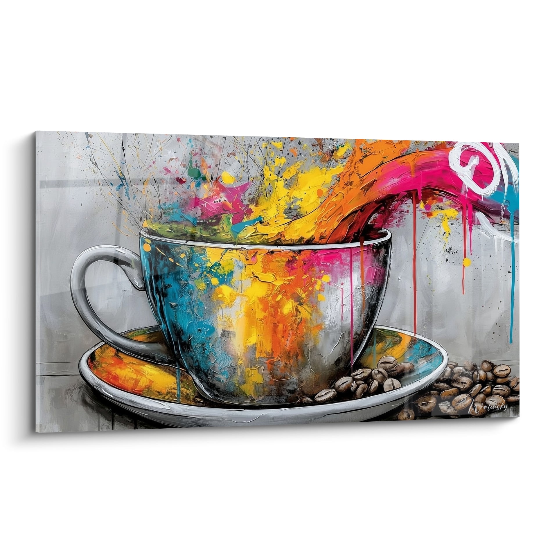 Tasse à café éclaboussée jaune, orange et rose sur fond gris texturé, grains dispersés