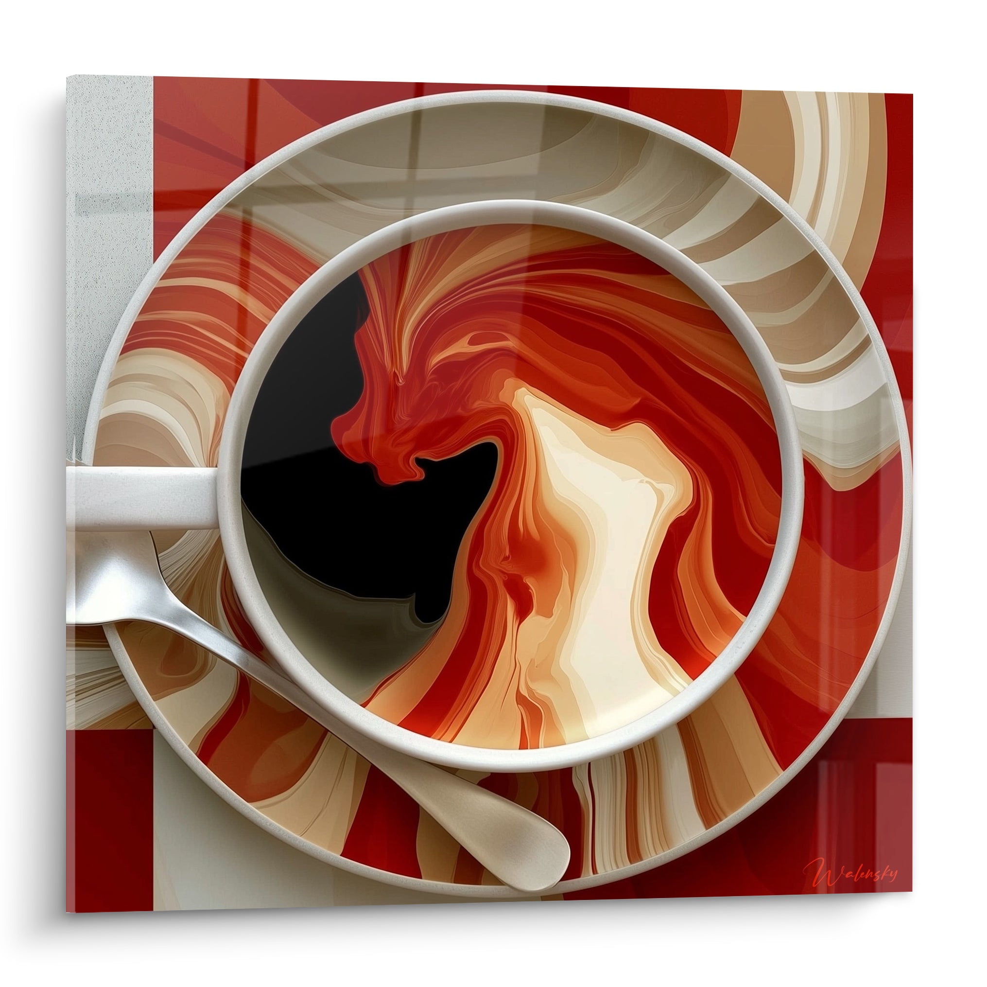 Tasse de café aux volutes rouge et crème marbrées, cuillère blanche posée sur la soucoupe assortie
