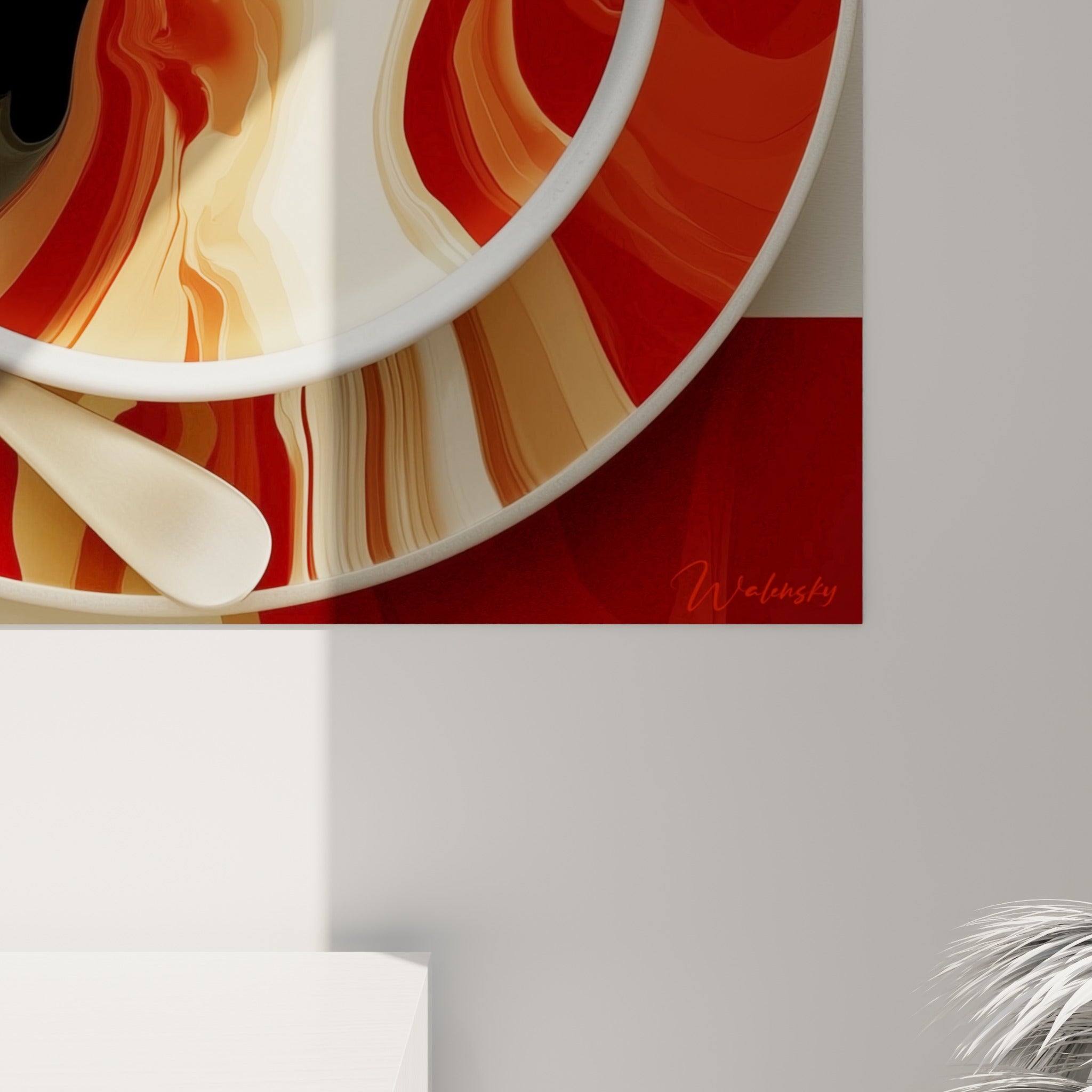 Empâtements crème et rouge intense visibles de près sur cette œuvre marbrée représentant une tasse de café