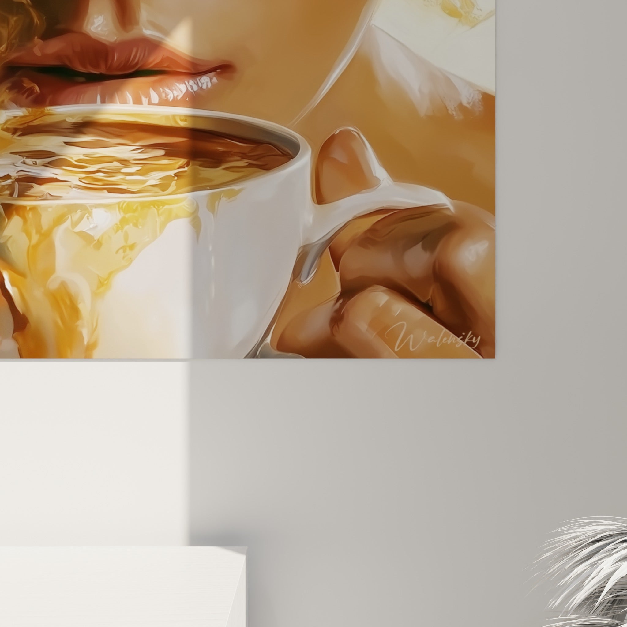 Empâtements dorés et bruns se mêlant à la mousse blanche du café, matière lumineuse et détaillée