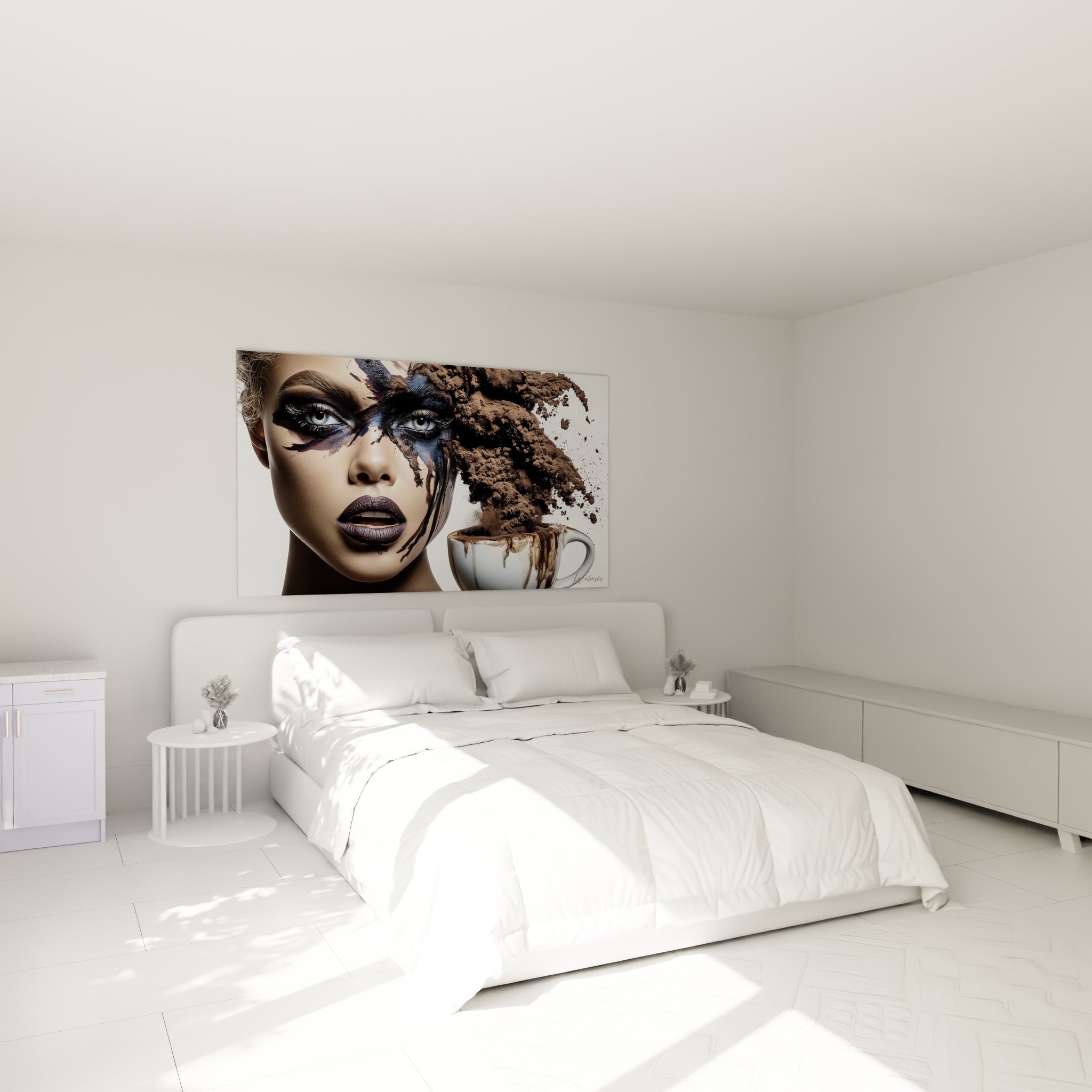 Femme au regard bleu percé de café marron accrochée au-dessus d'un lit dans une chambre claire
