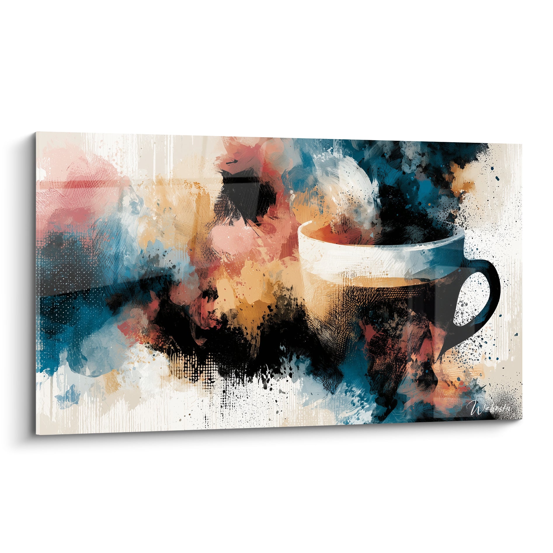 Tasse blanche entourée d'éclaboussures bleu marine et corail, style aquarelle du café