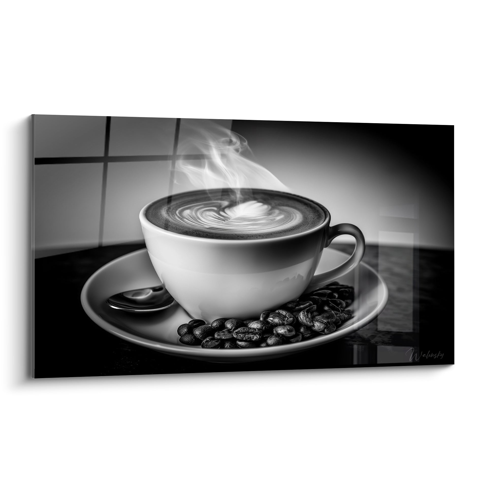 Tasse de café blanche fumante et grains torréfiés noirs sur soucoupe en noir et blanc