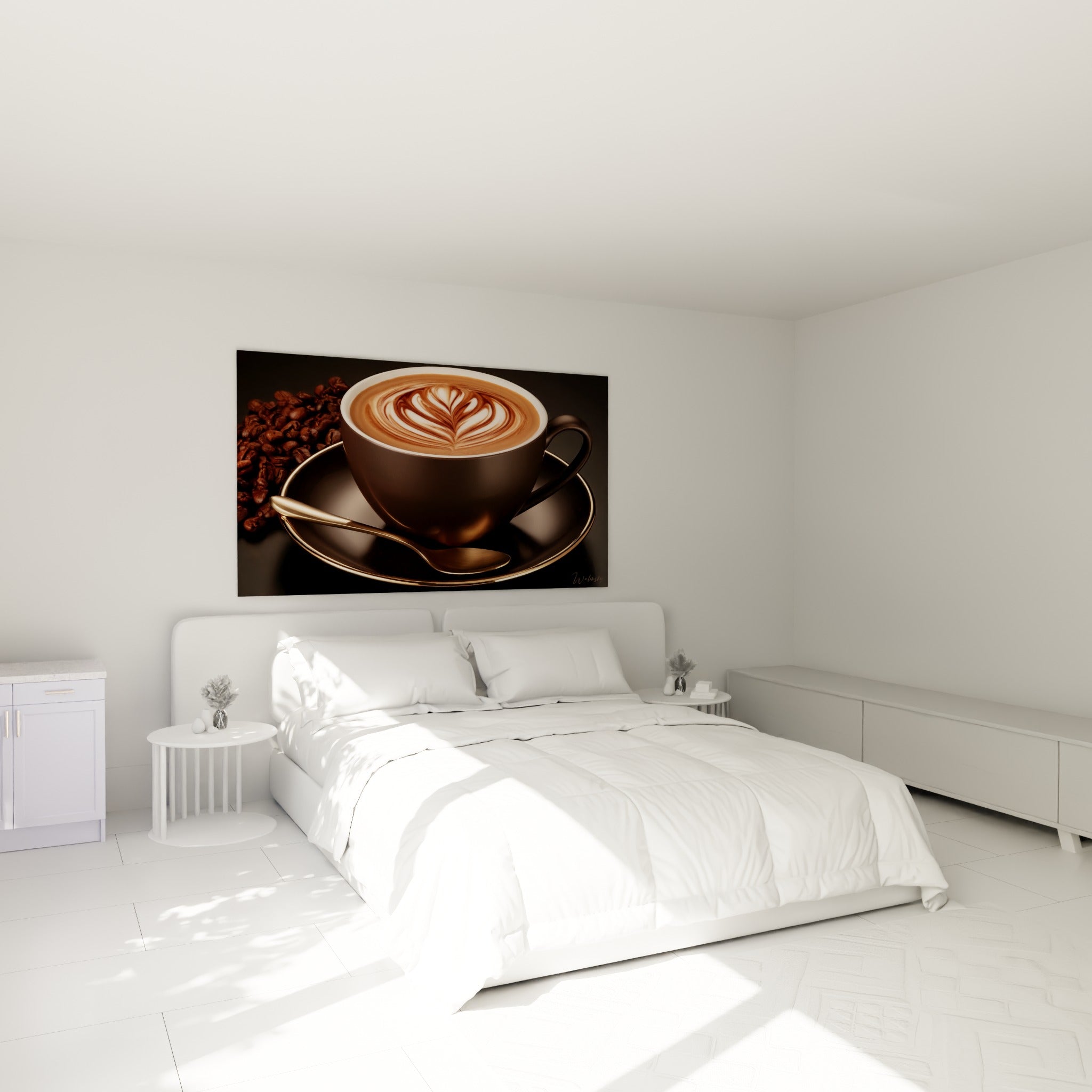 Tasse de café brune à mousse crémeuse accrochée au-dessus d'un lit dans une chambre claire