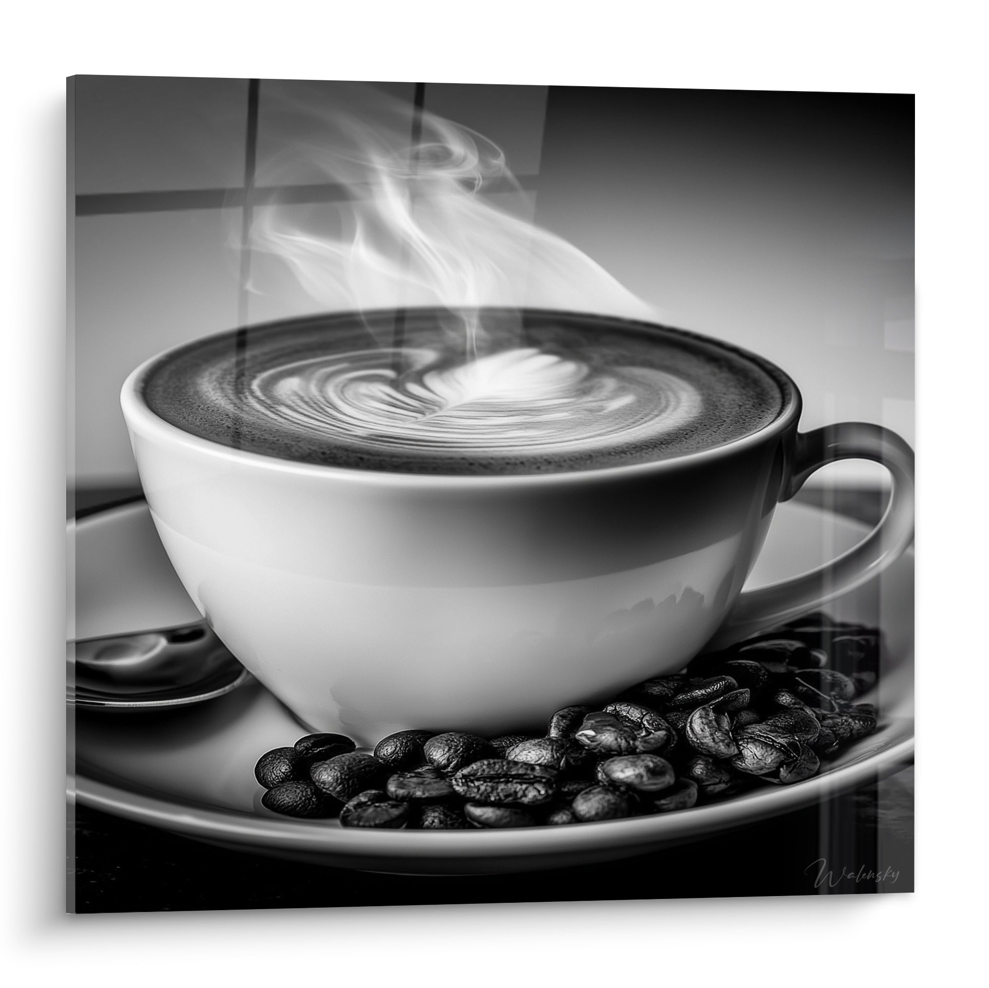 Tasse blanche fumante posée sur grains anthracite, latte art en cœur, tableau café noir et blanc