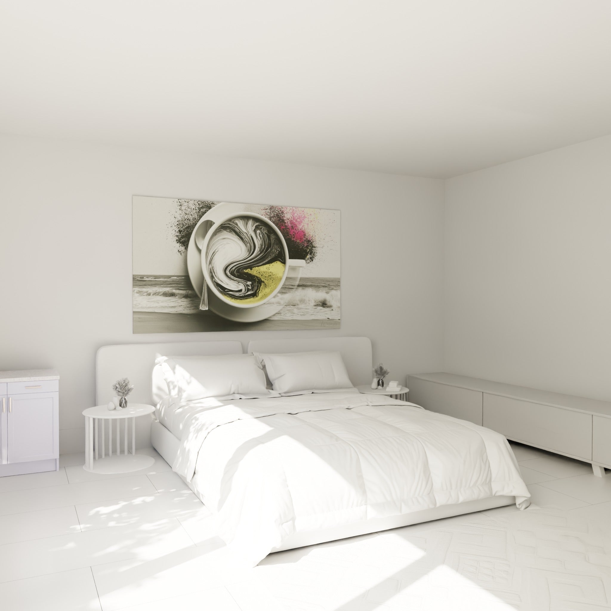 Tourbillon de café jaune et anthracite dans une tasse blanche, au-dessus d'un lit dans une chambre claire