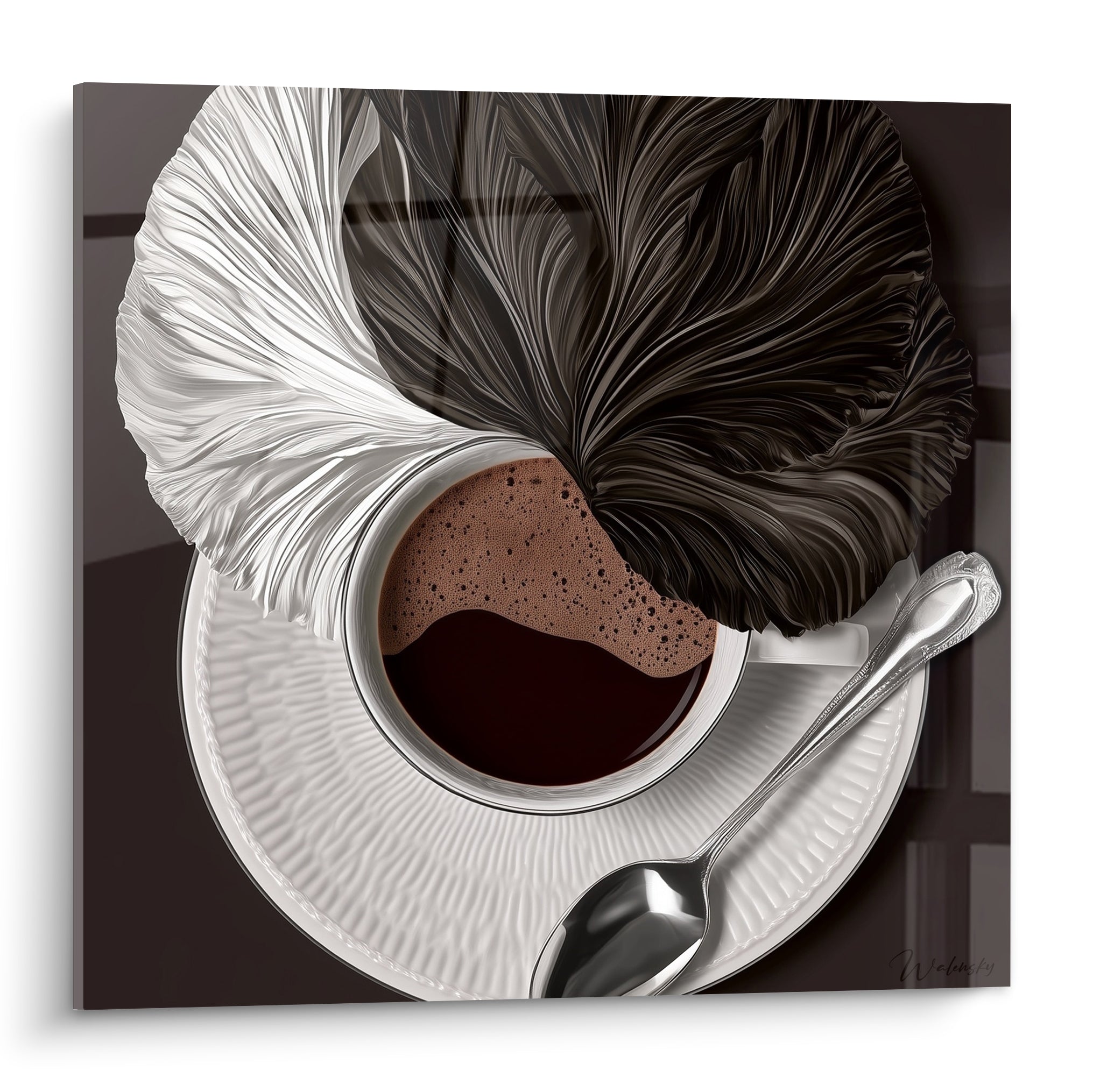 Tasse de café brun encadrée de plumes noires et blanches sur fond anthracite