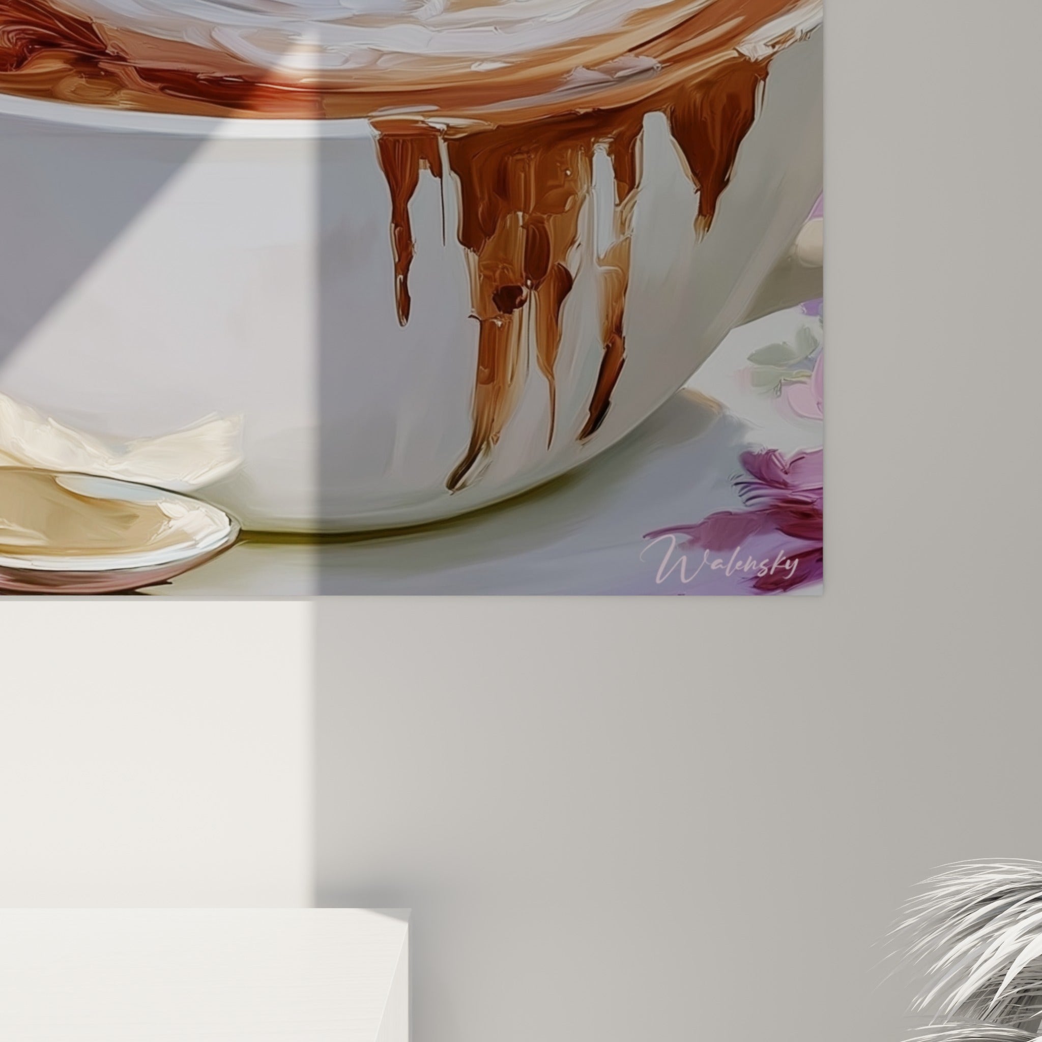 Empâtements bruns et blancs de la mousse de café, coulures et grain visibles sur la tasse peinte