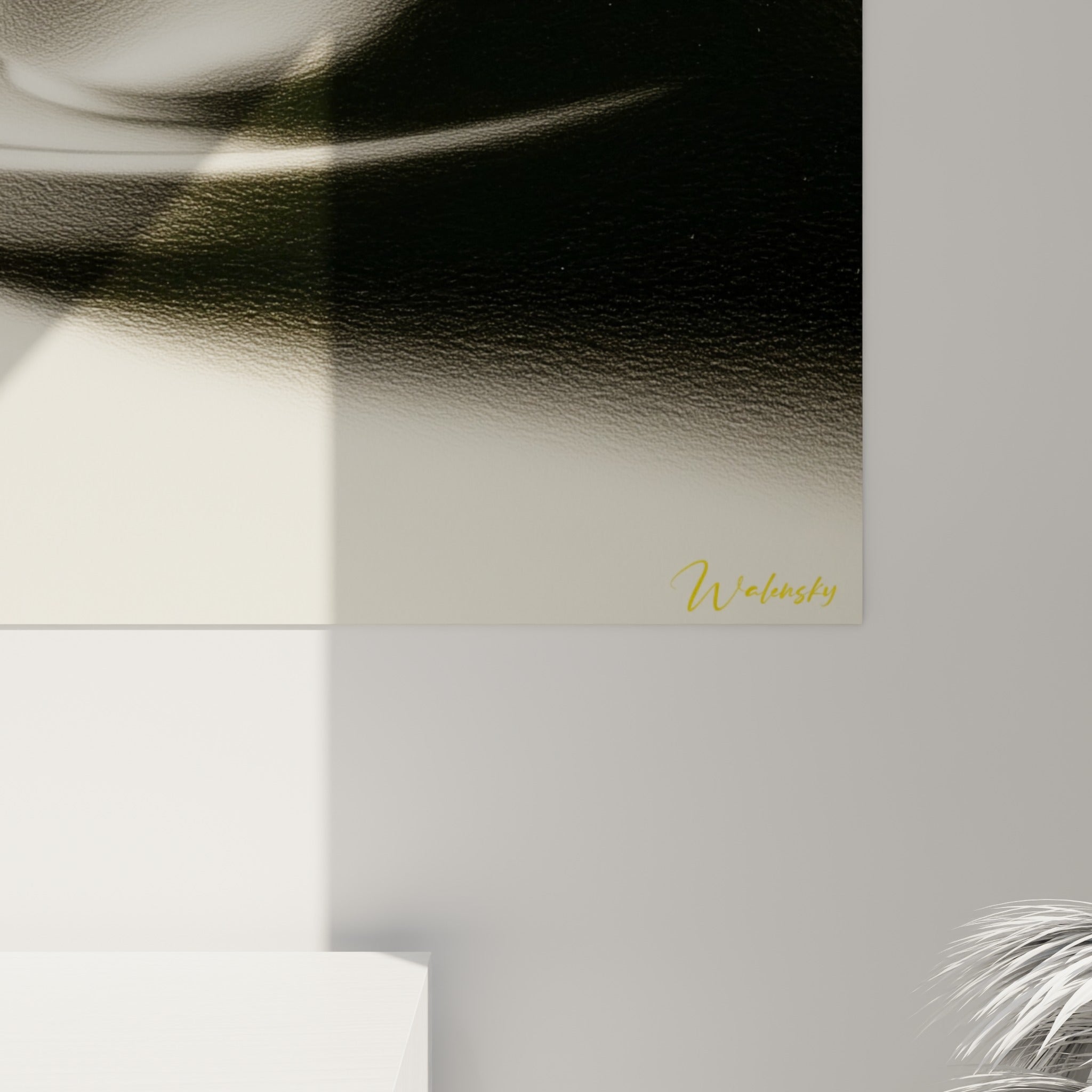Grain texturé de la porcelaine crème et de l'ombre noire profonde visible sur l'impression du tableau