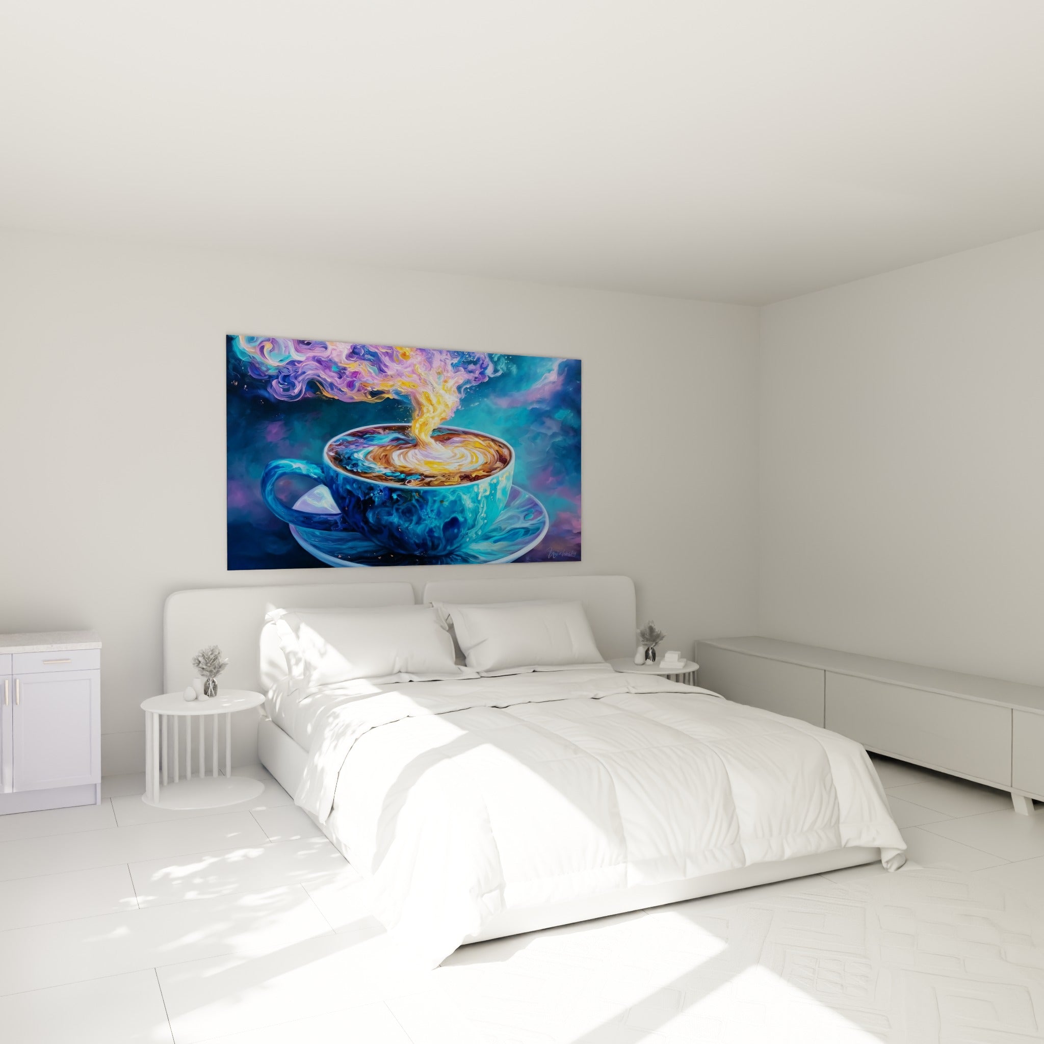 Volutes dorées jaillissant d'une tasse bleue marine au-dessus d'un lit dans une chambre claire