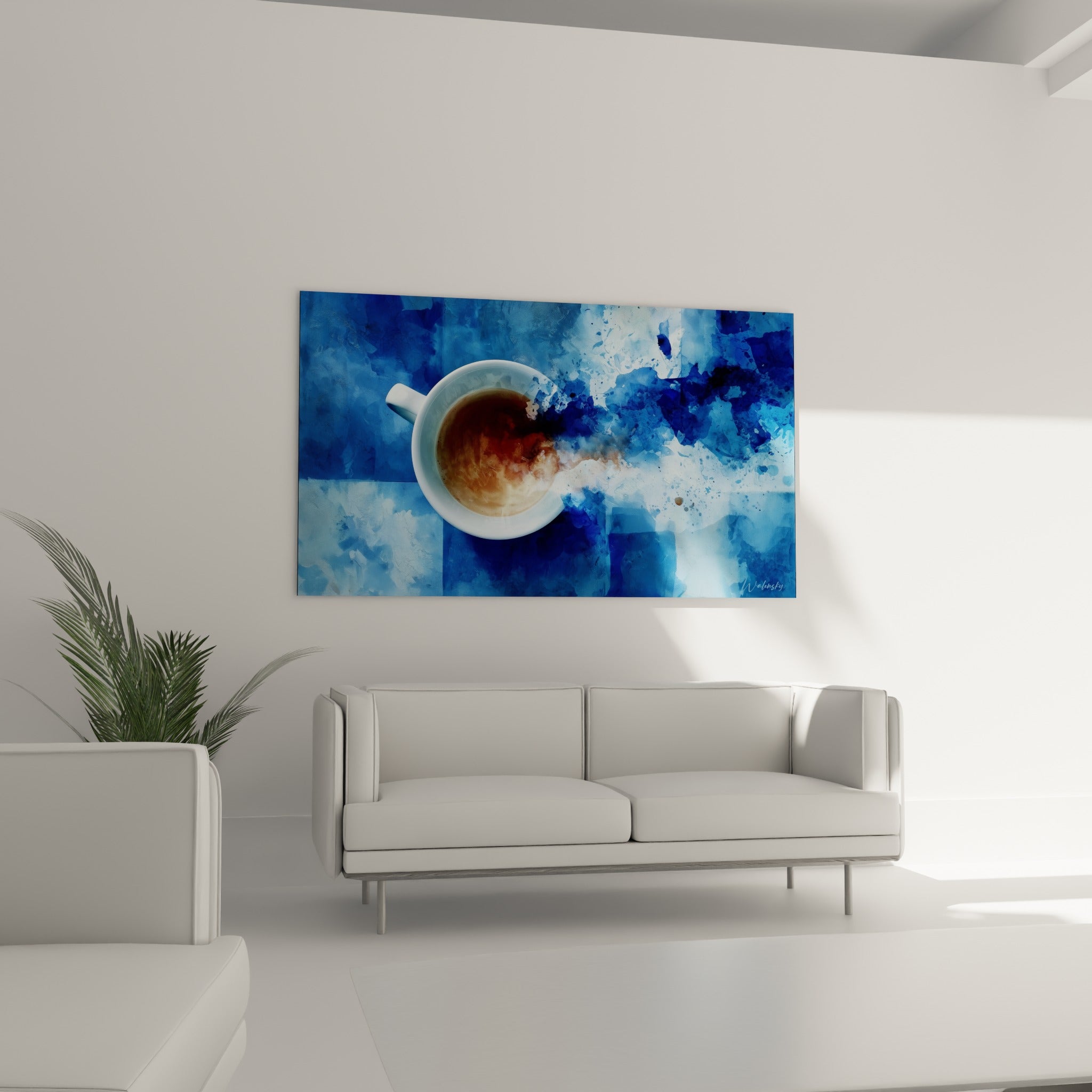 Breuvage ocre dans tasse blanche cerné d'aquarelle bleue, au-dessus d'un canapé dans un salon lumineux