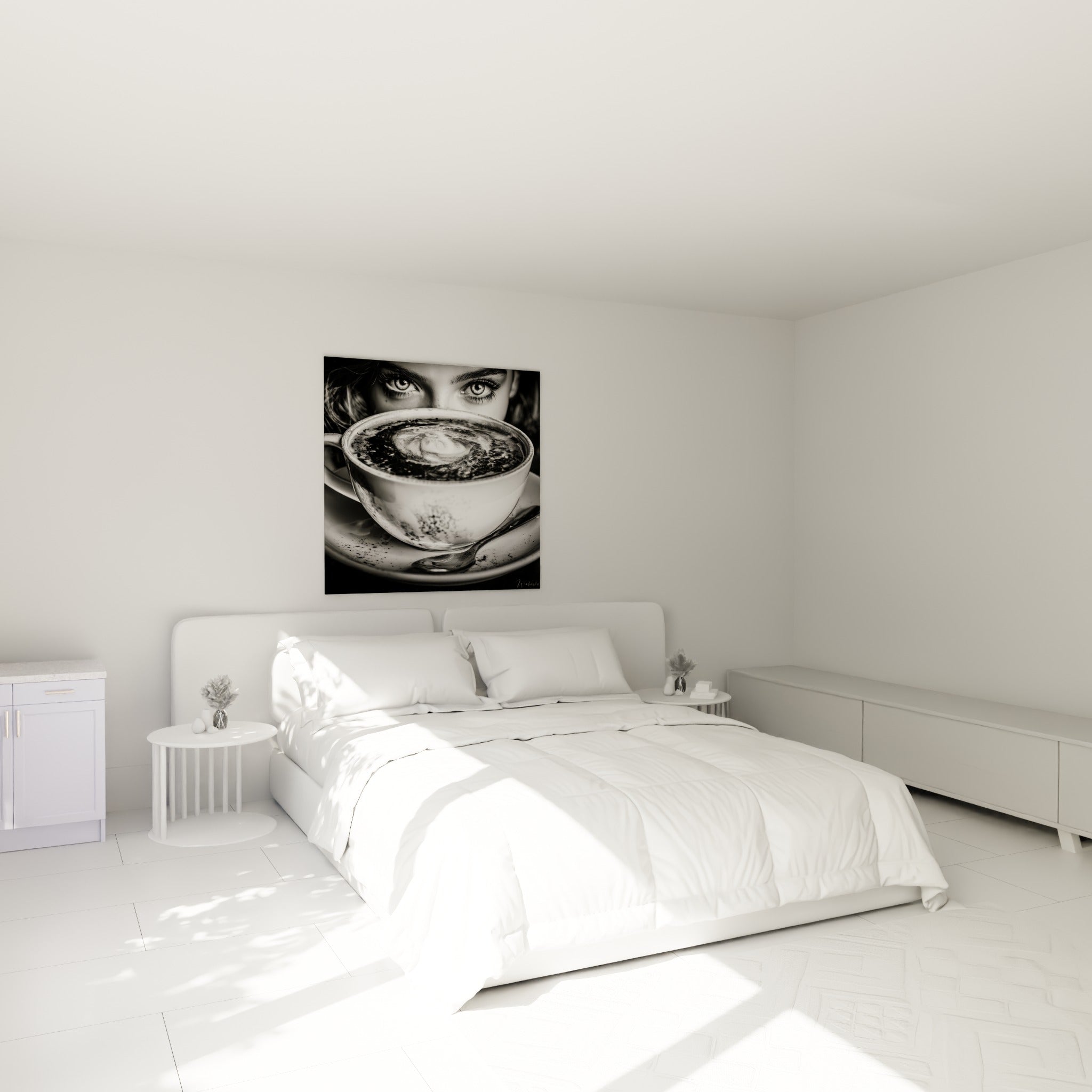 Regard perçant et tasse de café blanche en noir et blanc, accrochés au-dessus d'un lit dans une chambre claire