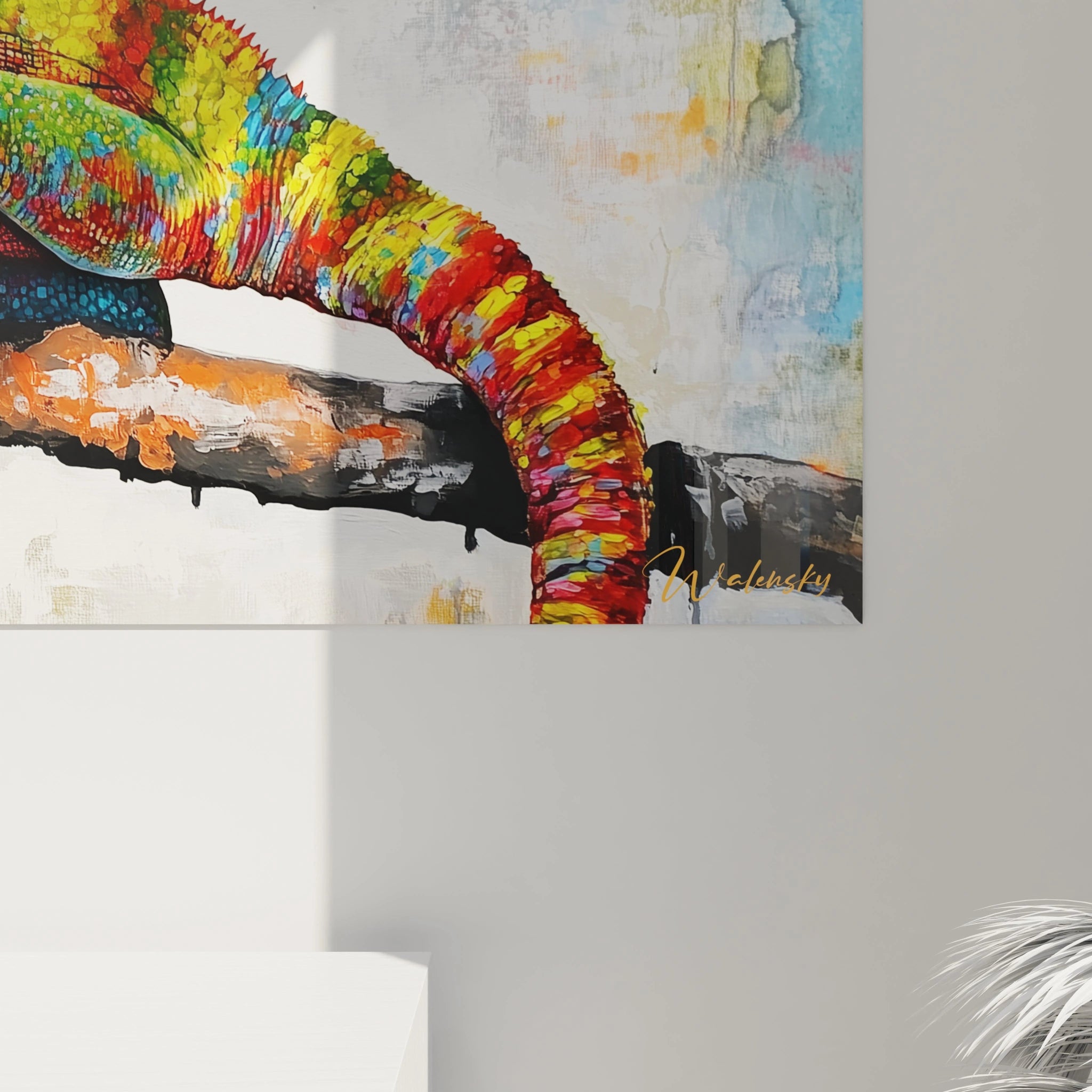 Tableau caméléon coloré sur toile avec des nuances vibrantes de vert, rouge et jaune