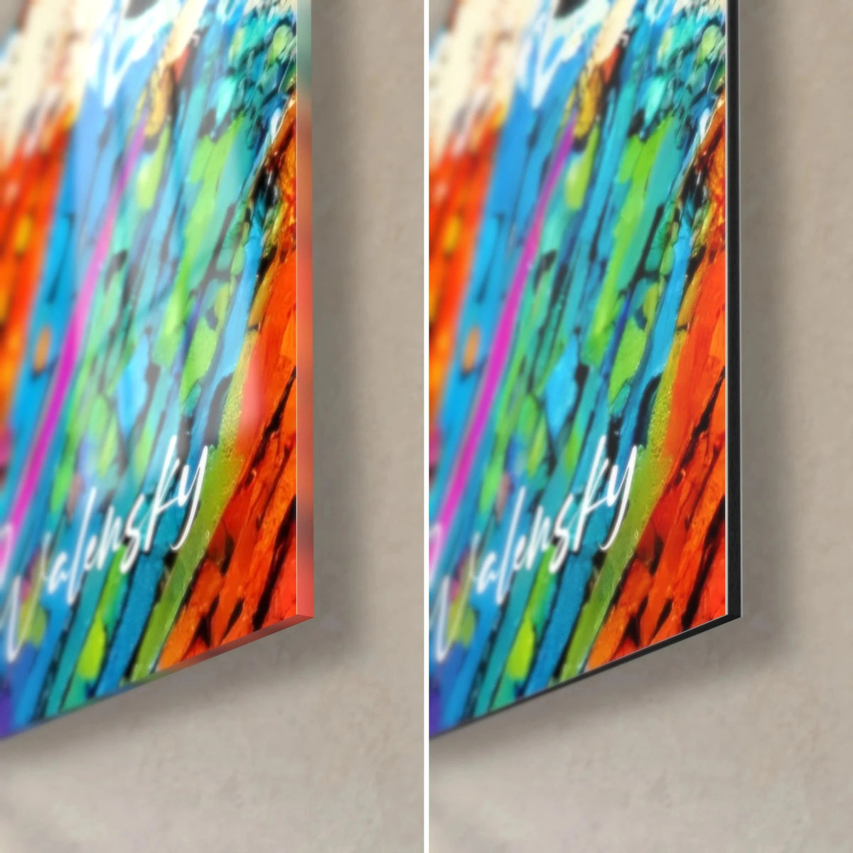 Tableau caméléon pop art, coin bas droit : verre acrylique brillant à gauche, Dibond mat à droite, rayures bleues et orange