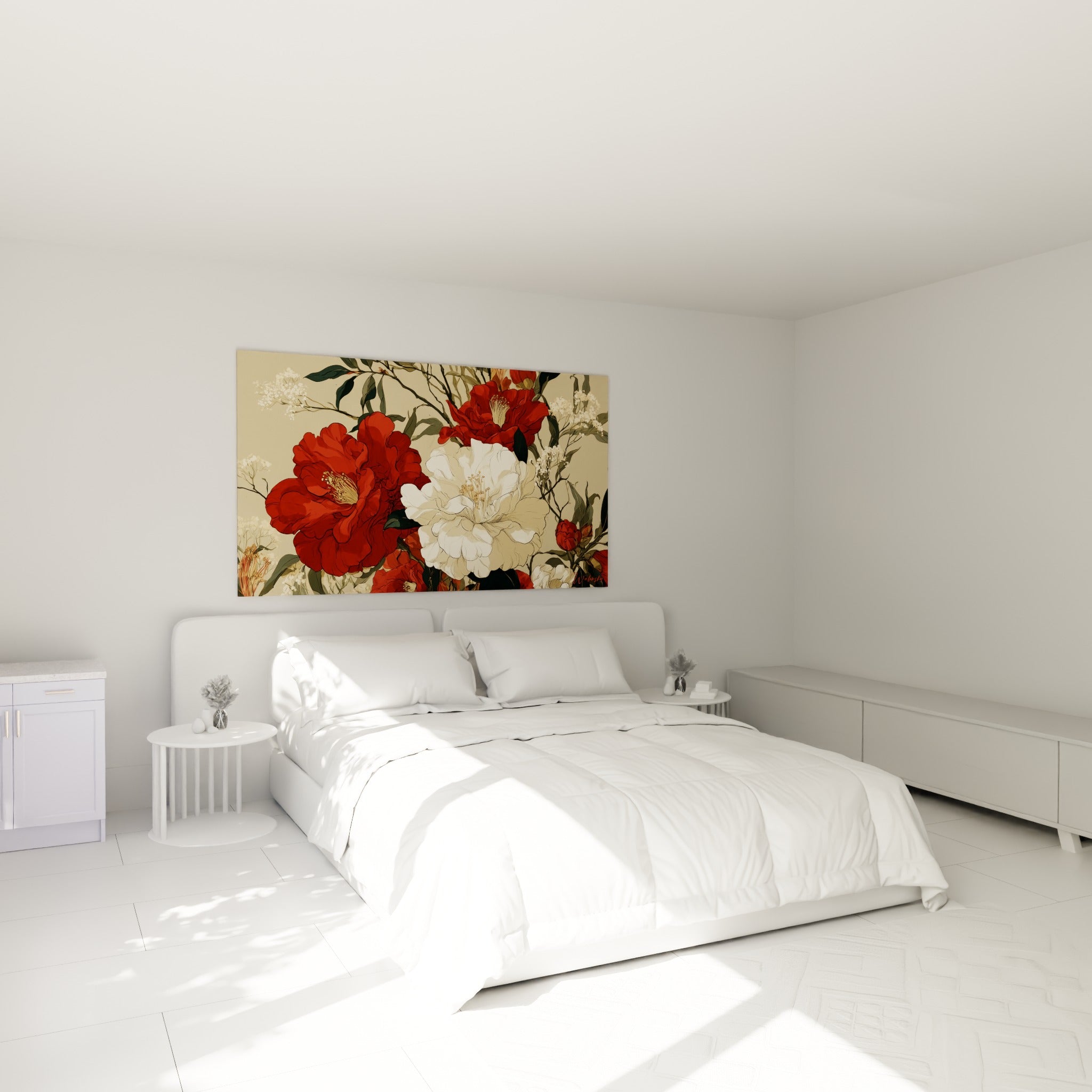 Camélia blanc et rouge aux étamines dorées, accroché au-dessus d'un lit dans une chambre claire