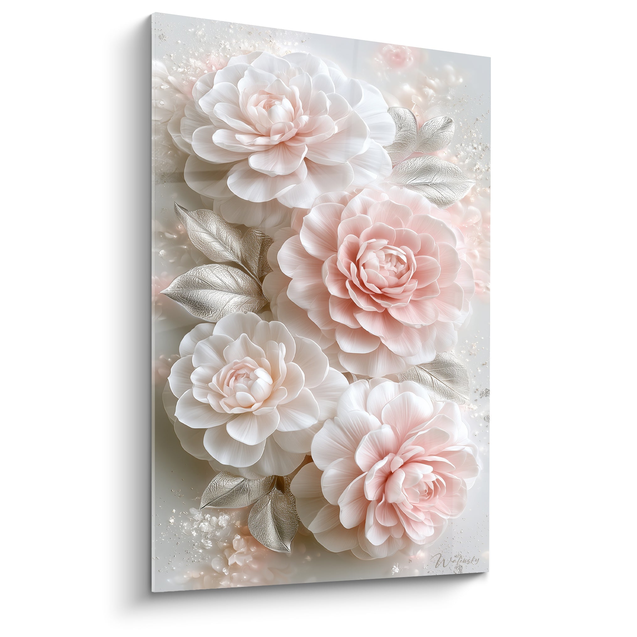 Camélias blancs et roses aux pétales veloutés, feuillages argentés, fond ivoire scintillant