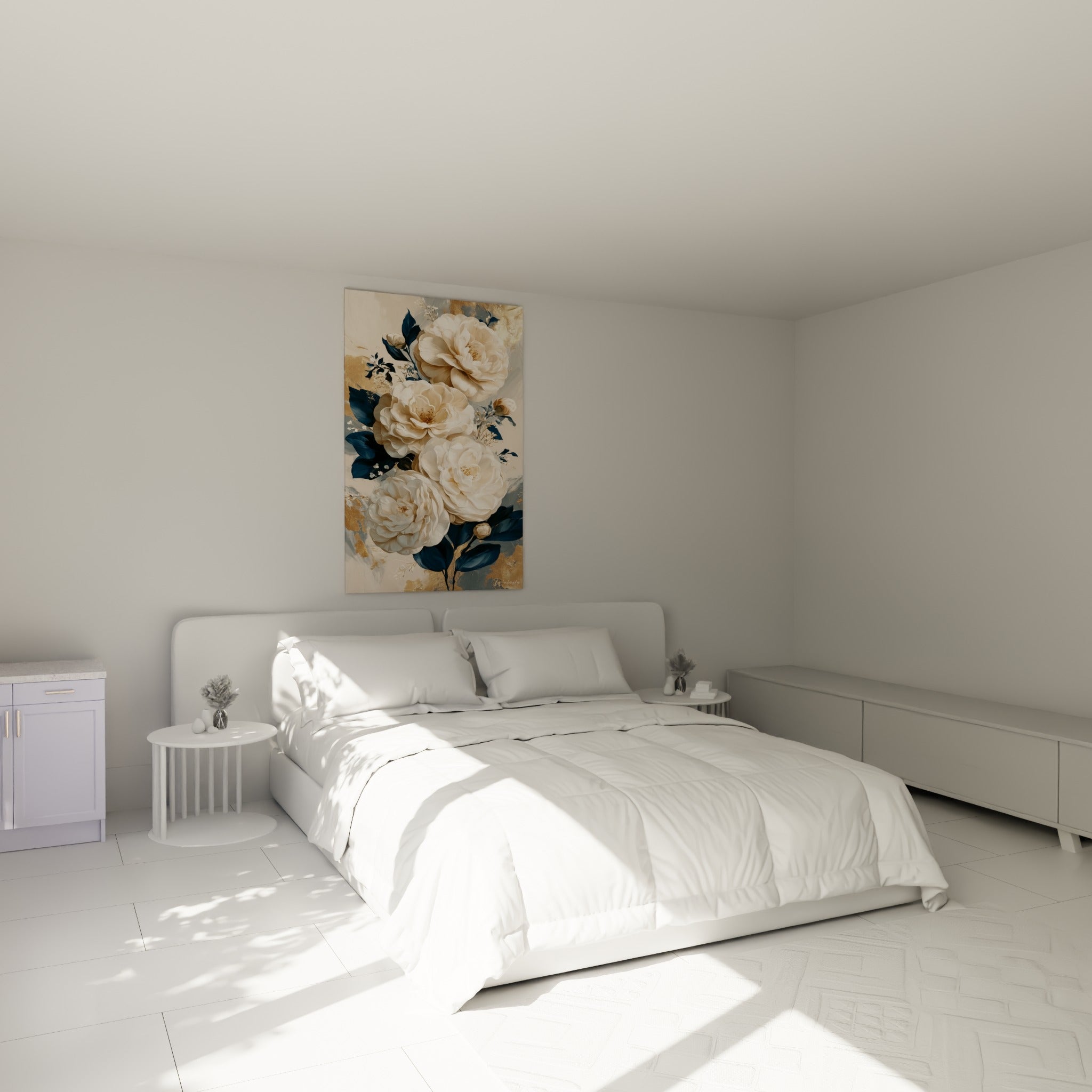 Camélias ivoire et feuillage bleu marine accrochés au-dessus d'un lit dans une chambre claire