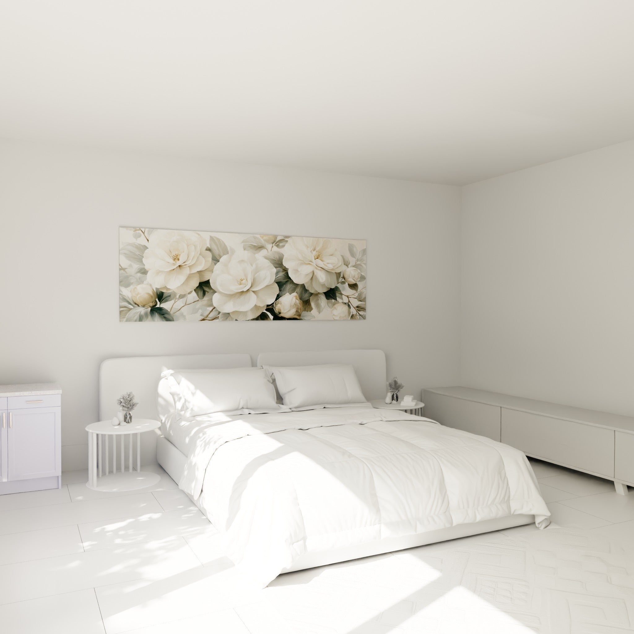 Bouquet de camélias blancs et feuillage anthracite au-dessus d'un lit dans une chambre claire