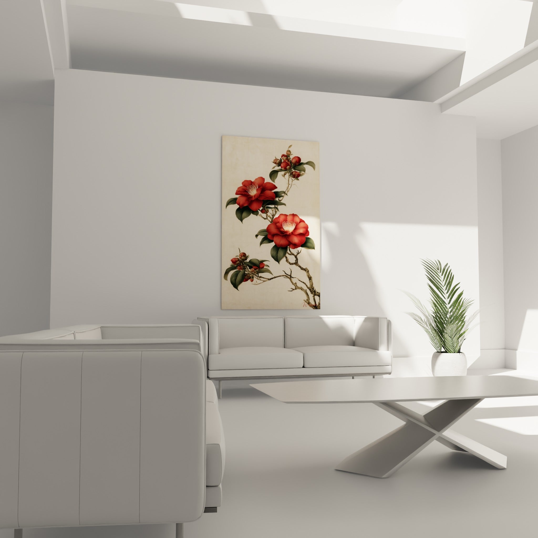 Fleurs de camélia rouge intense et boutons roses accrochées au-dessus d'un canapé dans un salon lumineux