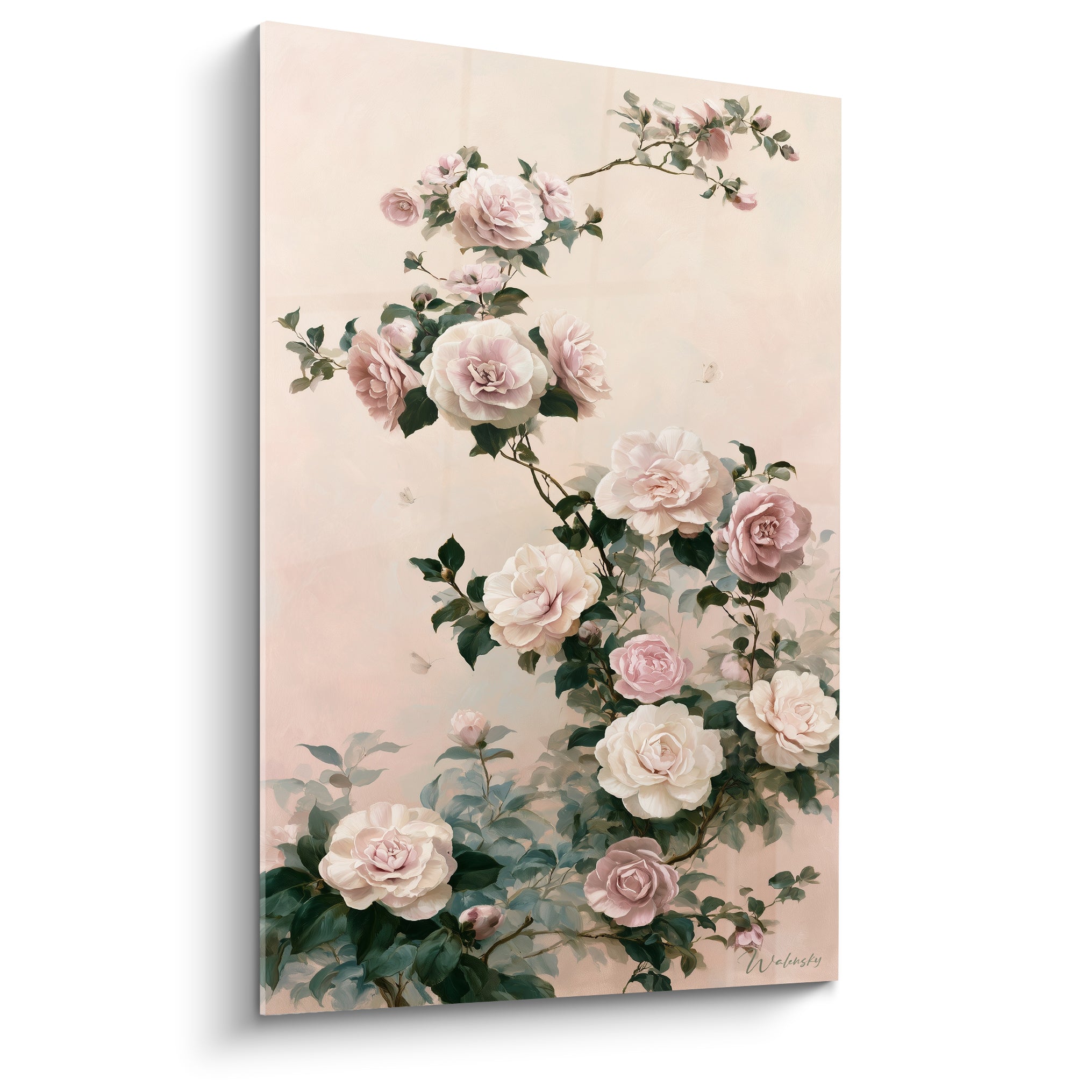 Camélias roses et blancs peints sur fond beige, branche sinueuse aux fleurs épanouies et feuillage vert.