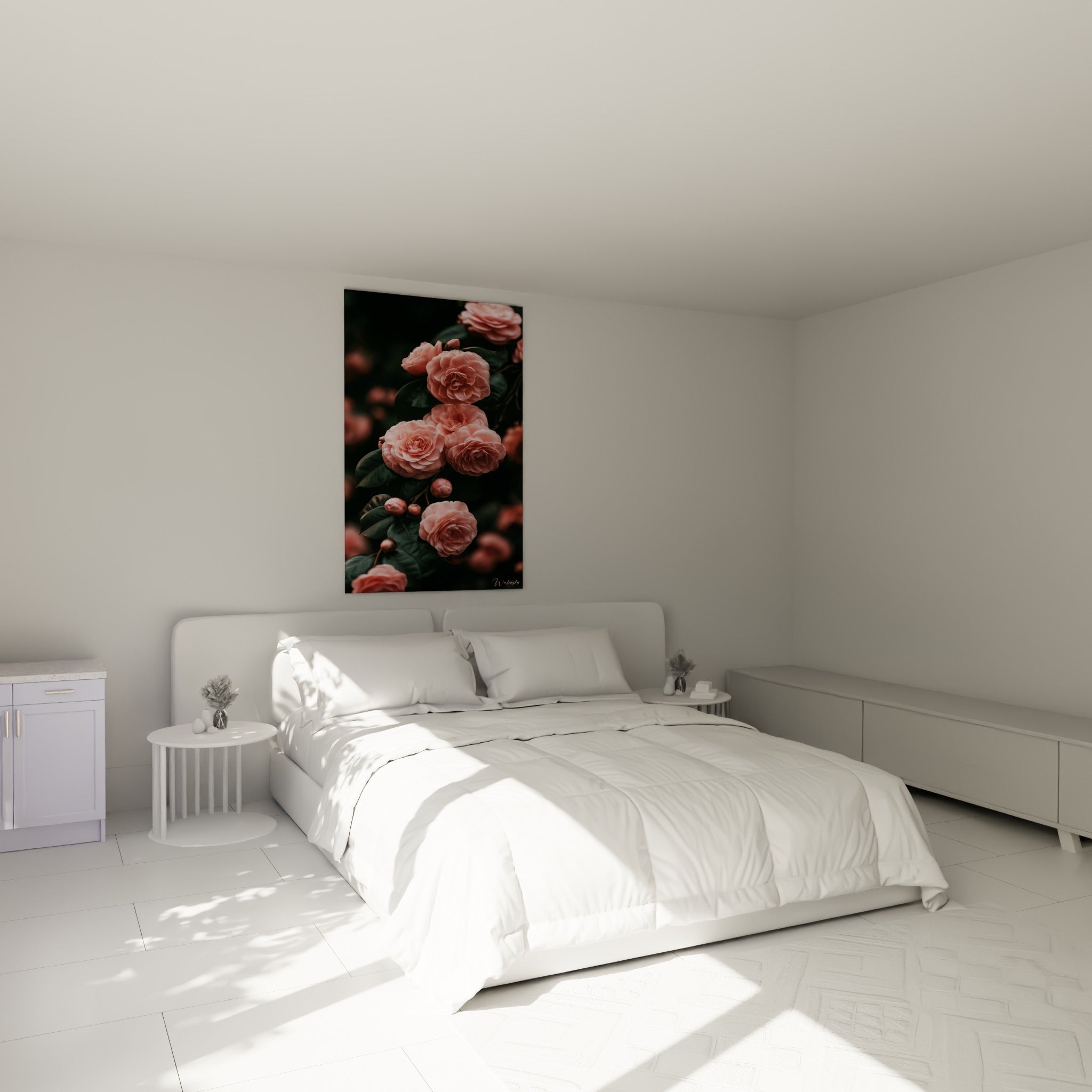 Camélias roses en cascade sur fond sombre, accrochés au-dessus d'un lit dans une chambre claire