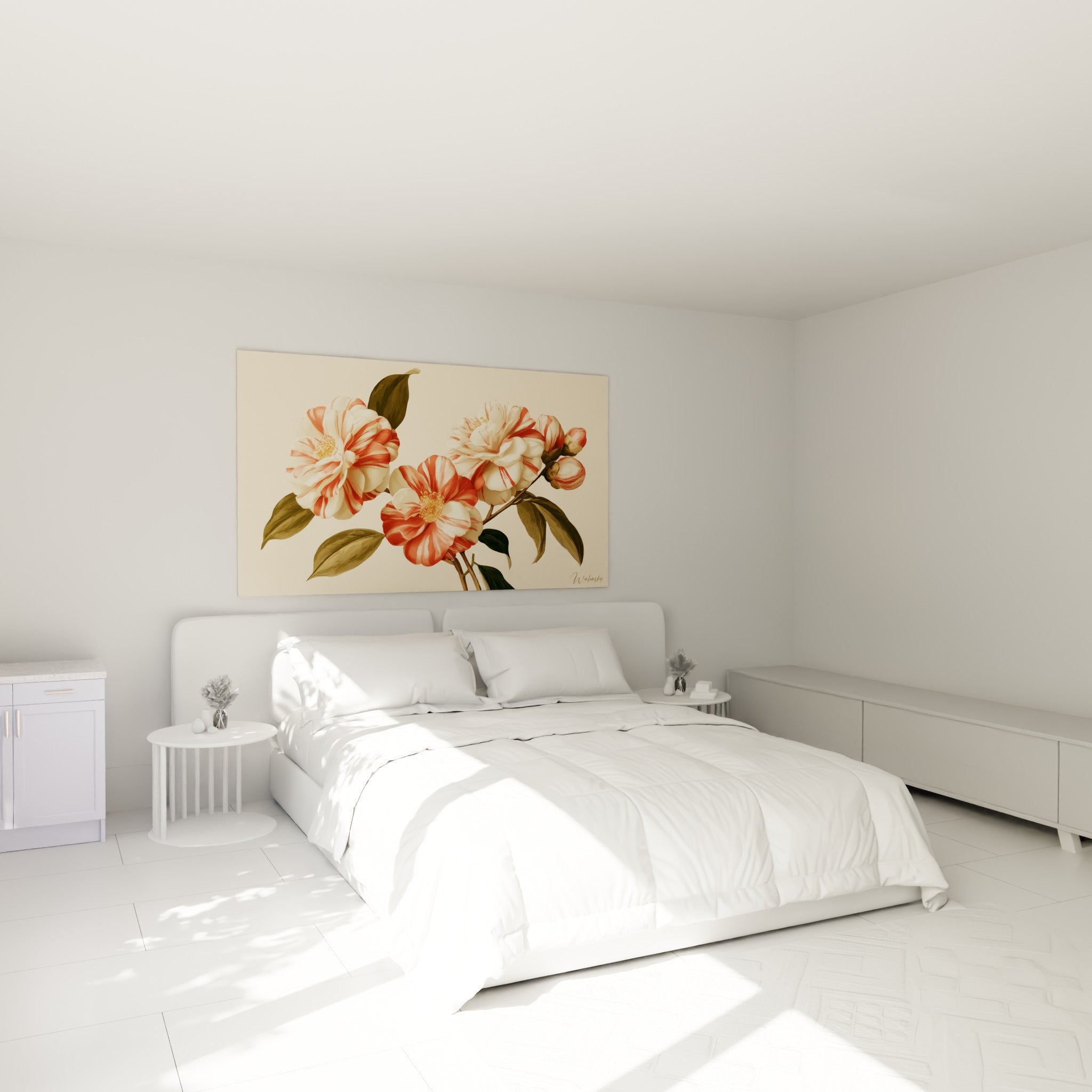 Branche de camélias corail et blanc aux feuilles vert olive, accrochée au-dessus d'un lit dans une chambre claire