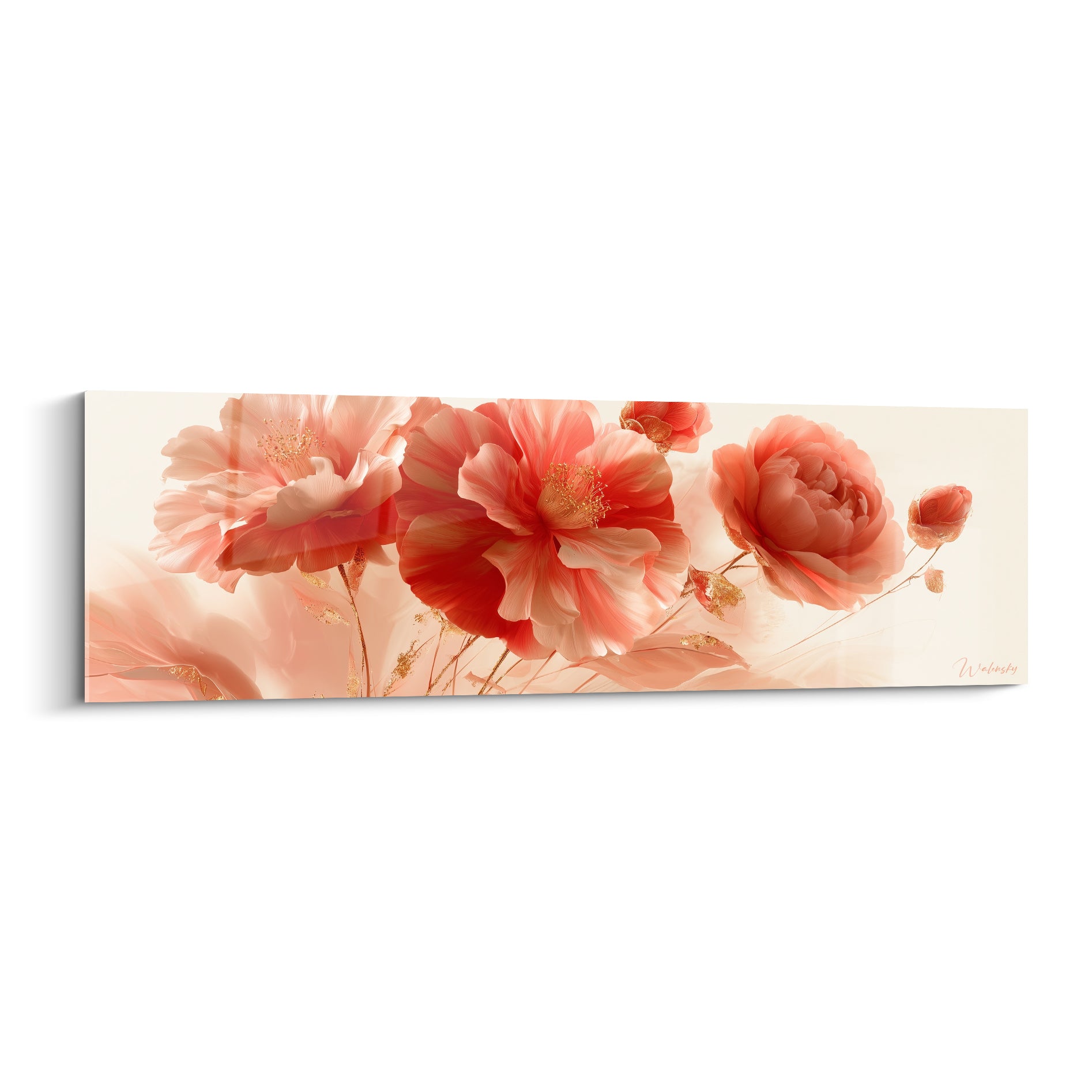 Camélia corail et rose poudré aux étamines dorées, pétales largement ouverts sur fond crème vaporeux