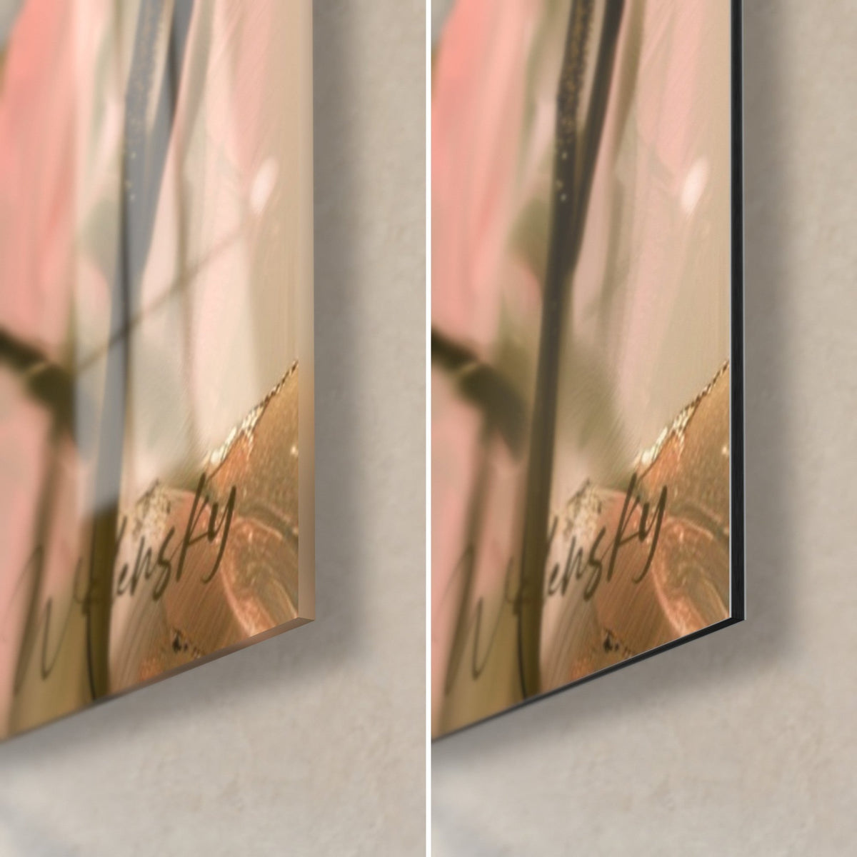 Tableau camélia rose pâle, coin bas droit en verre brillant à reflets et alu Dibond mat noir, tranche de 3 mm