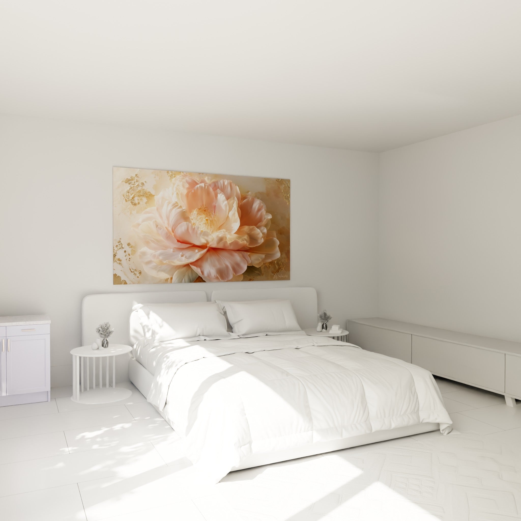 Fleur de camélia rose et dorée aux étamines lumineuses, accrochée au-dessus d'un lit dans une chambre claire