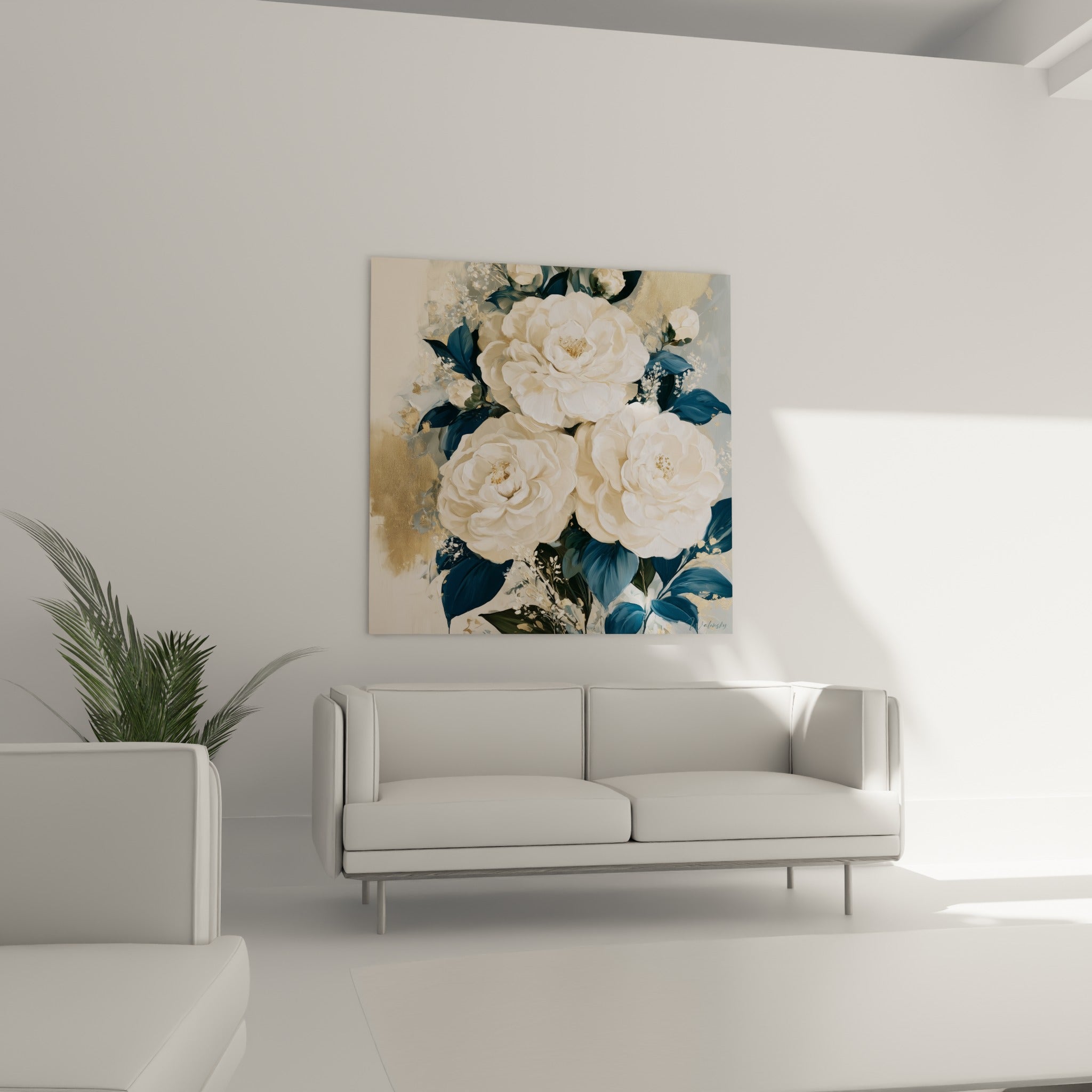 Fleurs de camélia blanc crème aux reflets dorés, feuilles bleu marine, au-dessus d'un canapé dans un salon lumineux