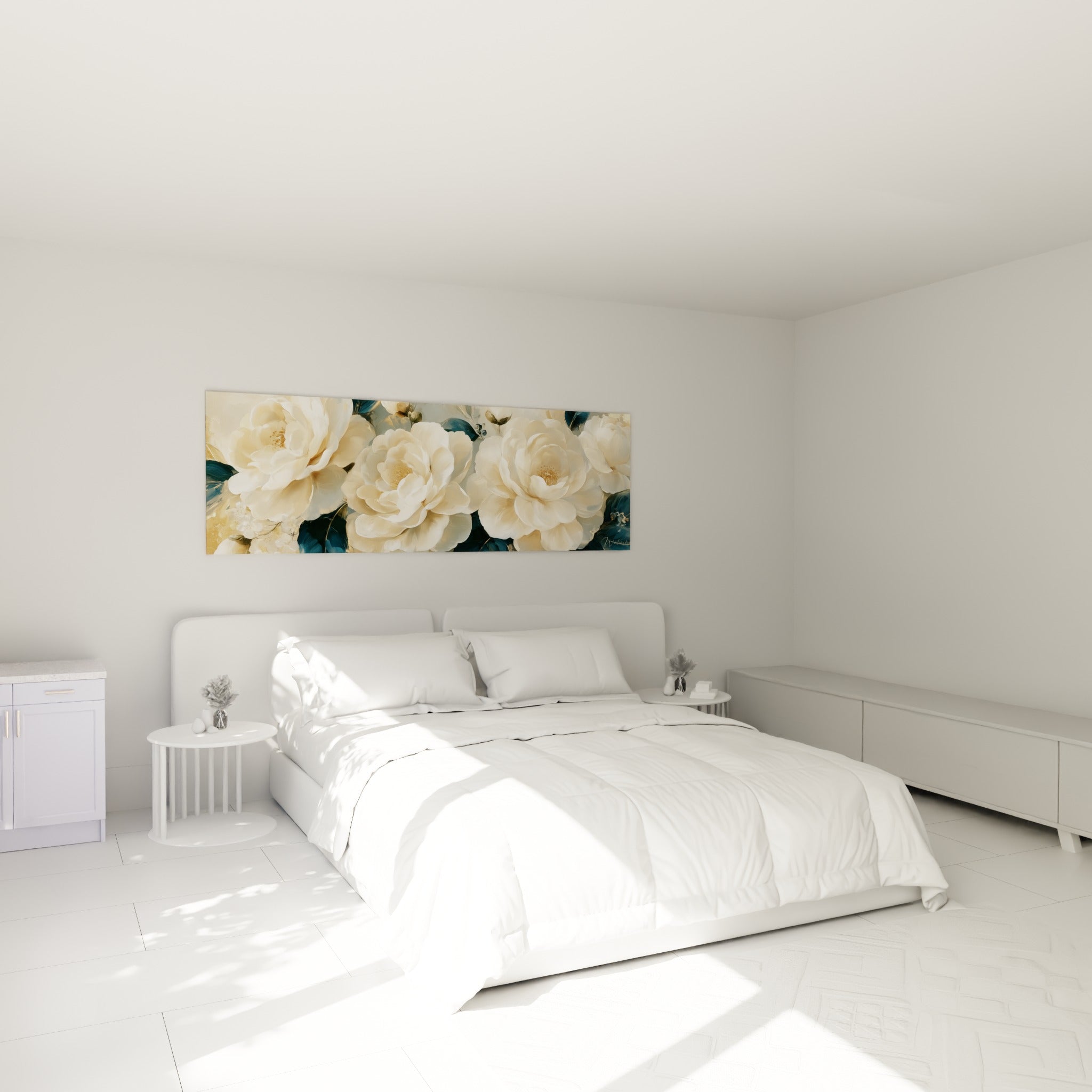Camélias crème et bleu pétrole peints avec relief, accrochés au-dessus d'un lit dans une chambre claire