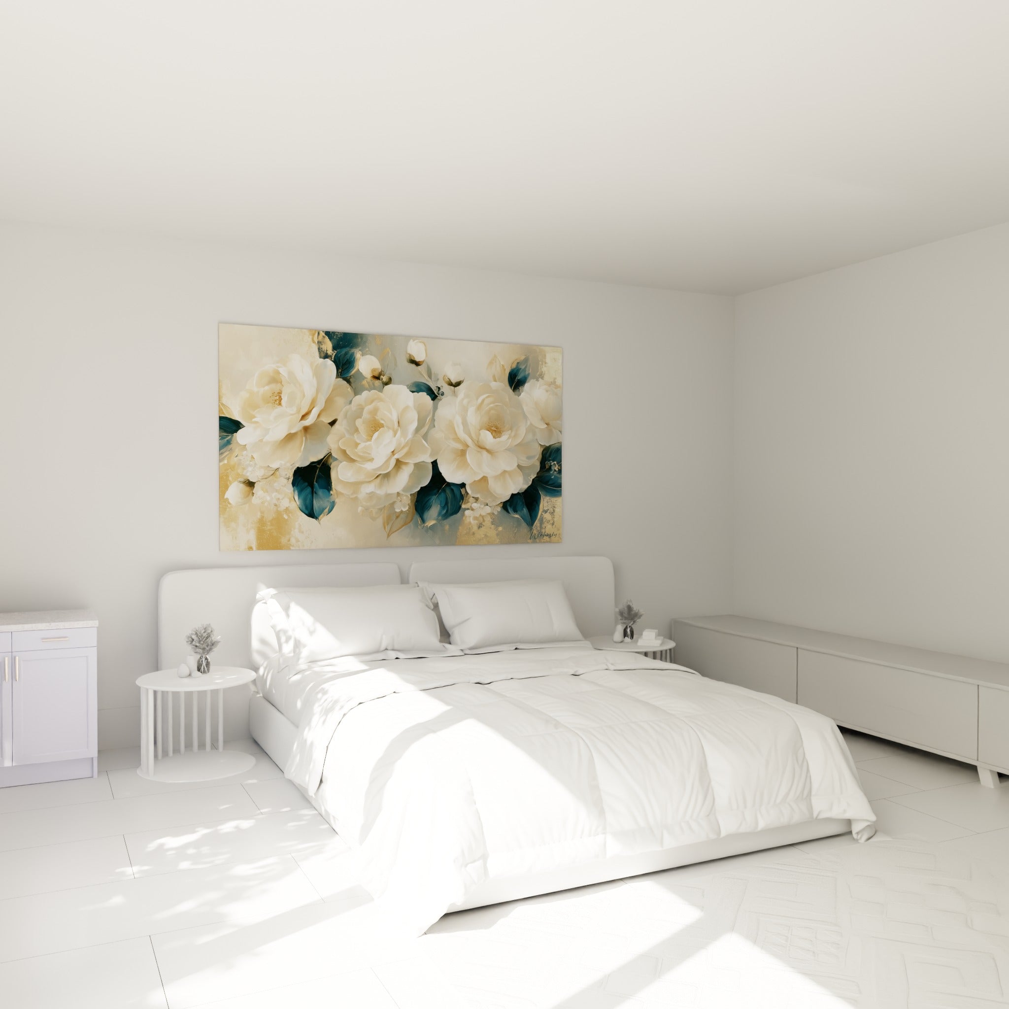 Bouquet de camélias crème et feuillage anthracite bleuté au-dessus d'un lit dans une chambre claire