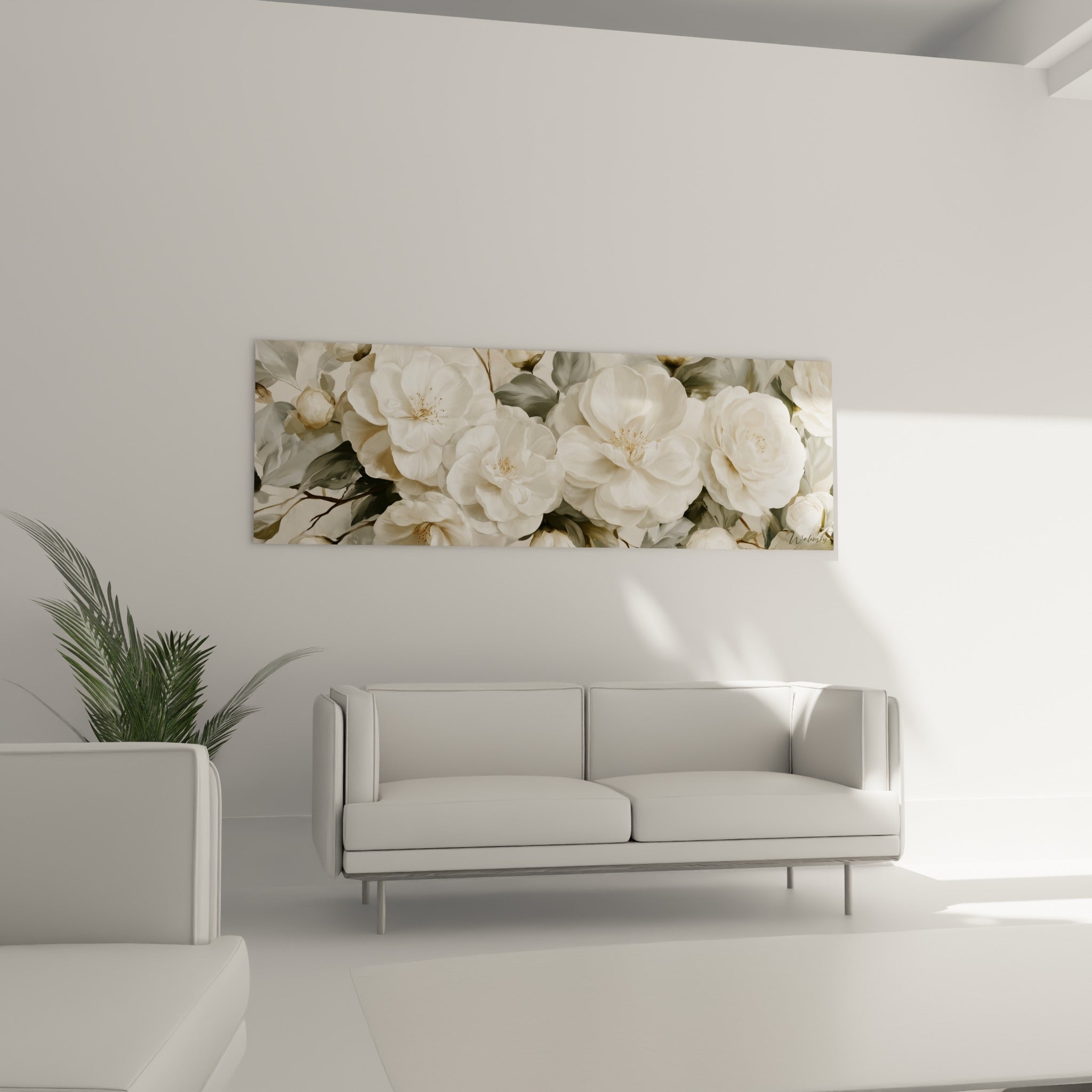 Fleurs de camélia blanches aux reflets dorés au-dessus d'un canapé dans un salon lumineux