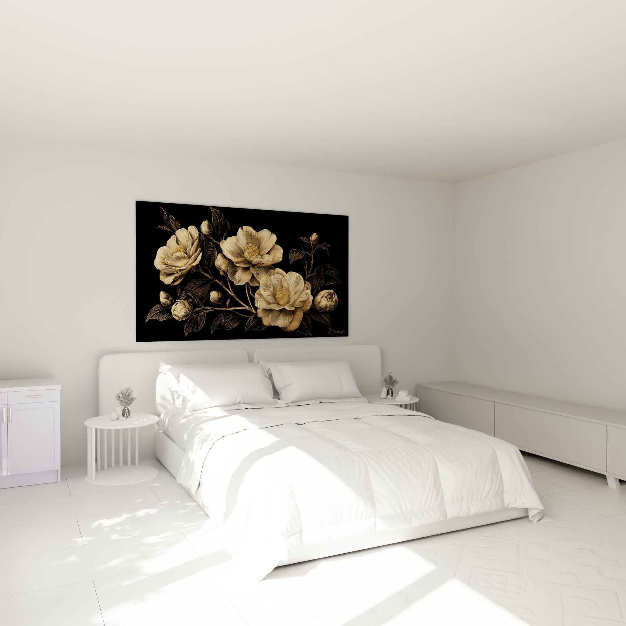 Fleurs de camélia ocre et anthracite composées au-dessus d'un lit dans une chambre claire