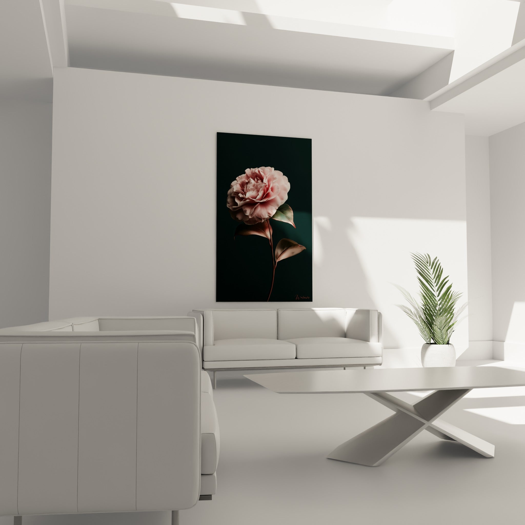 Pétales de camélia rose pâle et feuilles vertes sombres accrochés au-dessus d'un canapé dans un salon lumineux