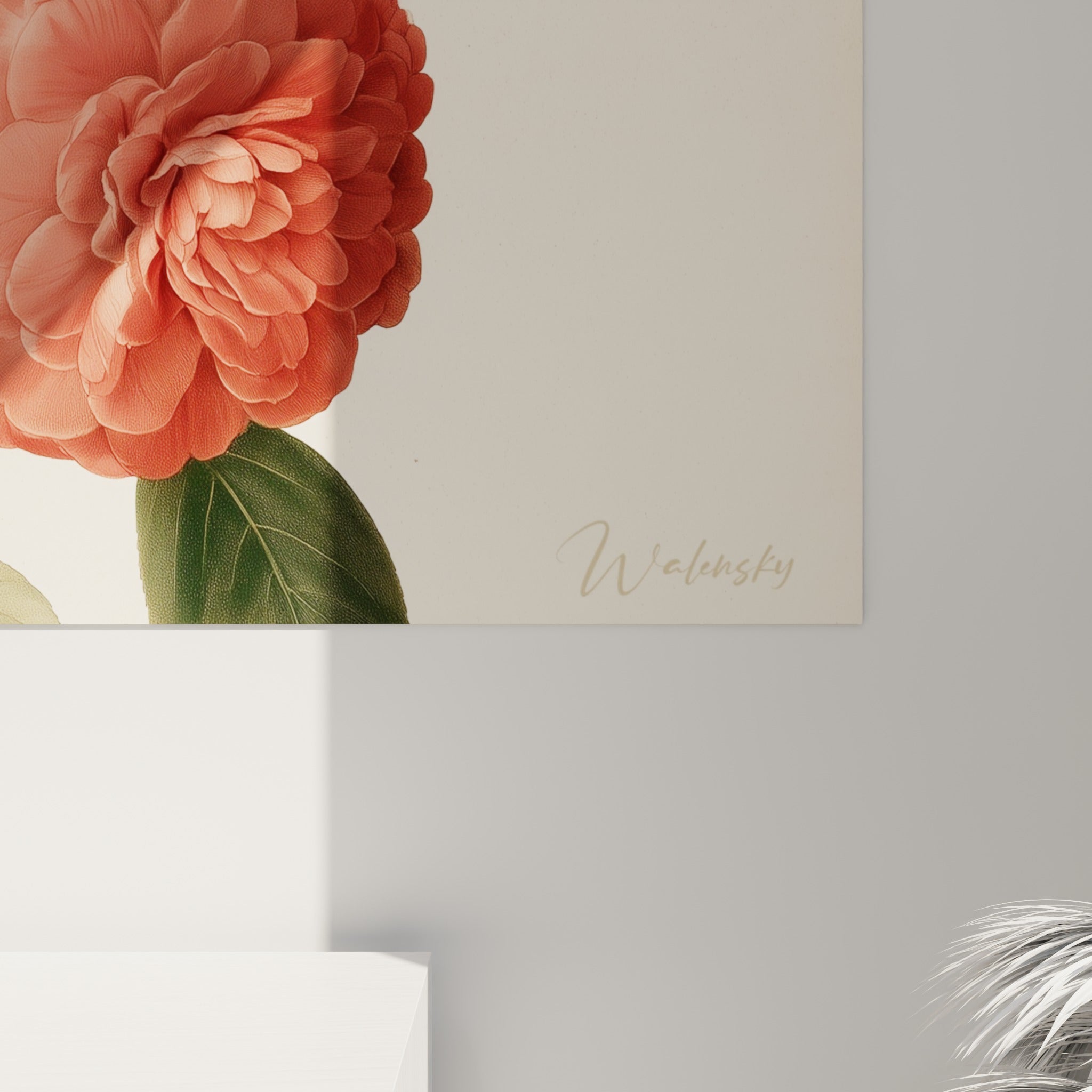 Pétales de camélia corail et blanc nacré révélant leur texture aquarellée en gros plan sur toile