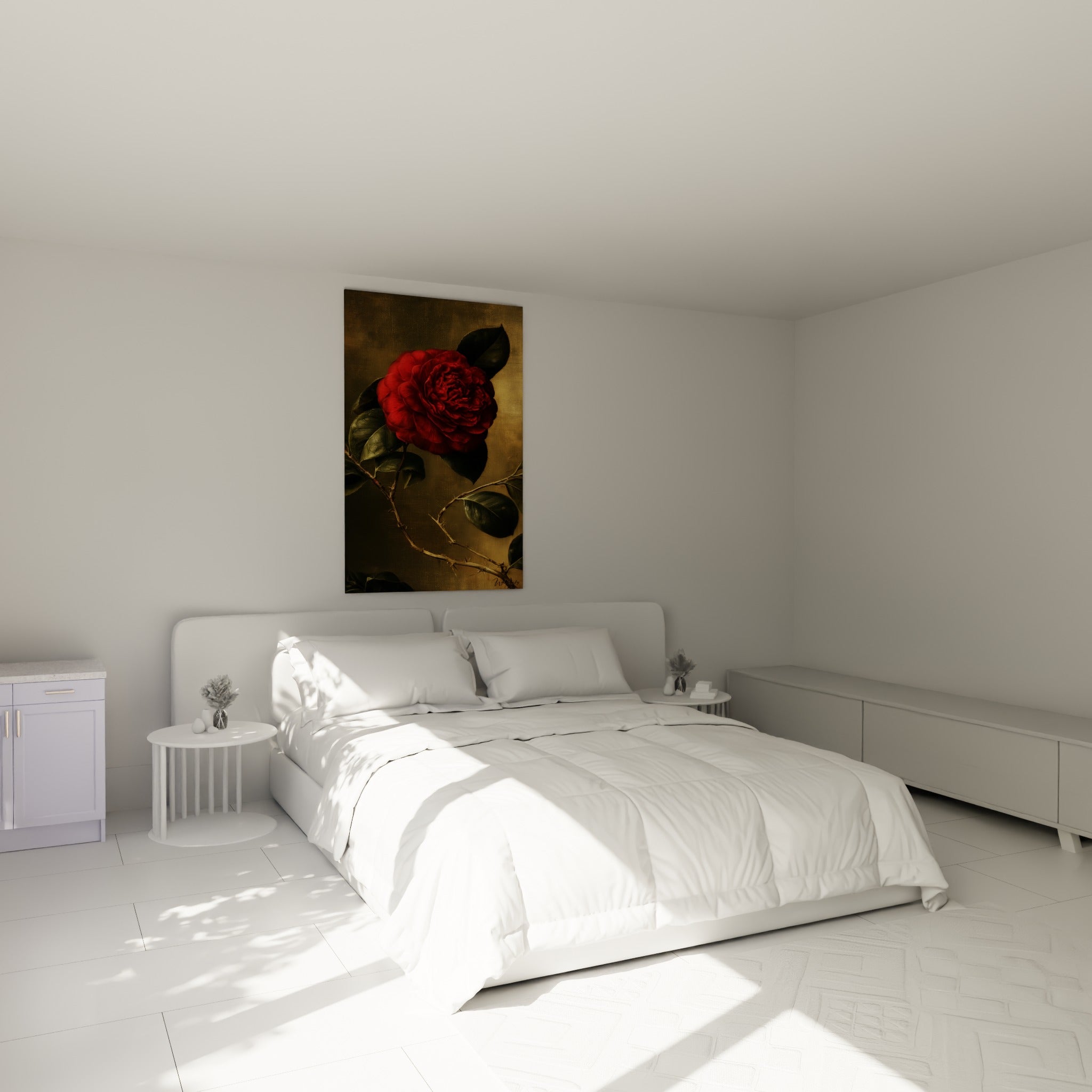 Fleur rouge intense entourée de feuilles vert sombre, au-dessus d'un lit dans une chambre claire