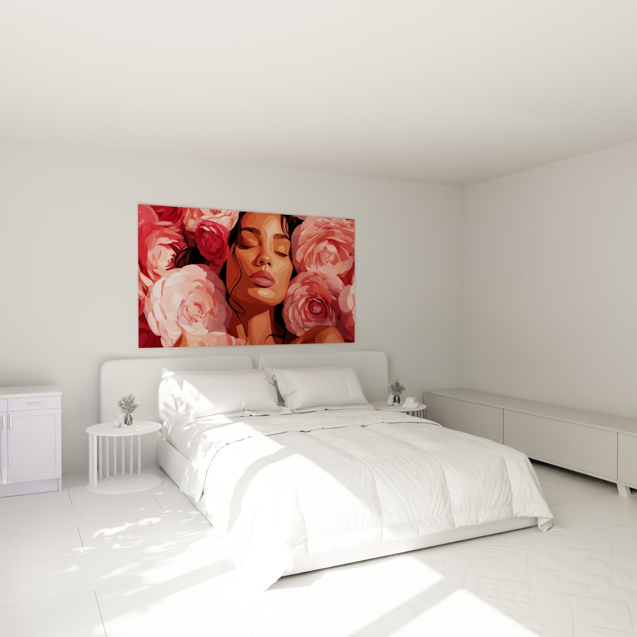 Portrait Camélia entouré de roses pêche et rose au-dessus d'un lit dans une chambre claire