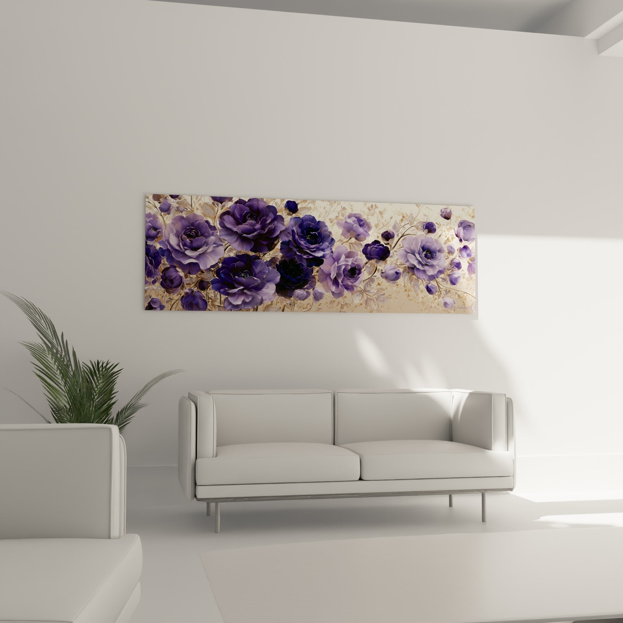 Fleurs de camélia pourpre foncé et doré au-dessus d'un canapé dans un salon lumineux