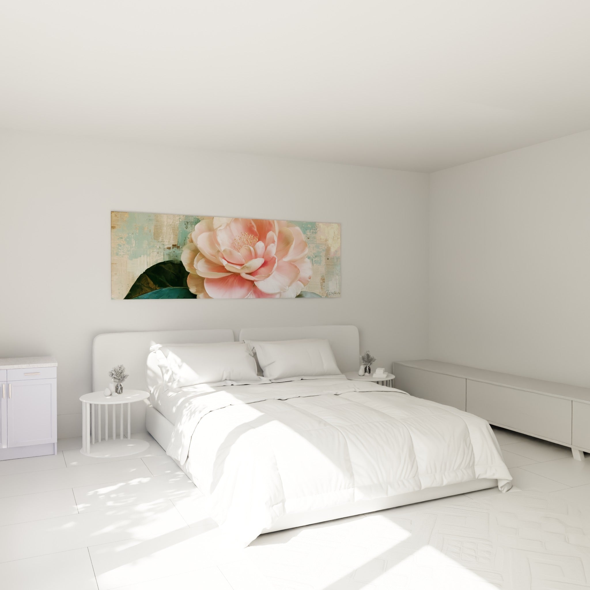 Fleur de camélia rose et dorée au-dessus d'un lit dans une chambre claire et paisible
