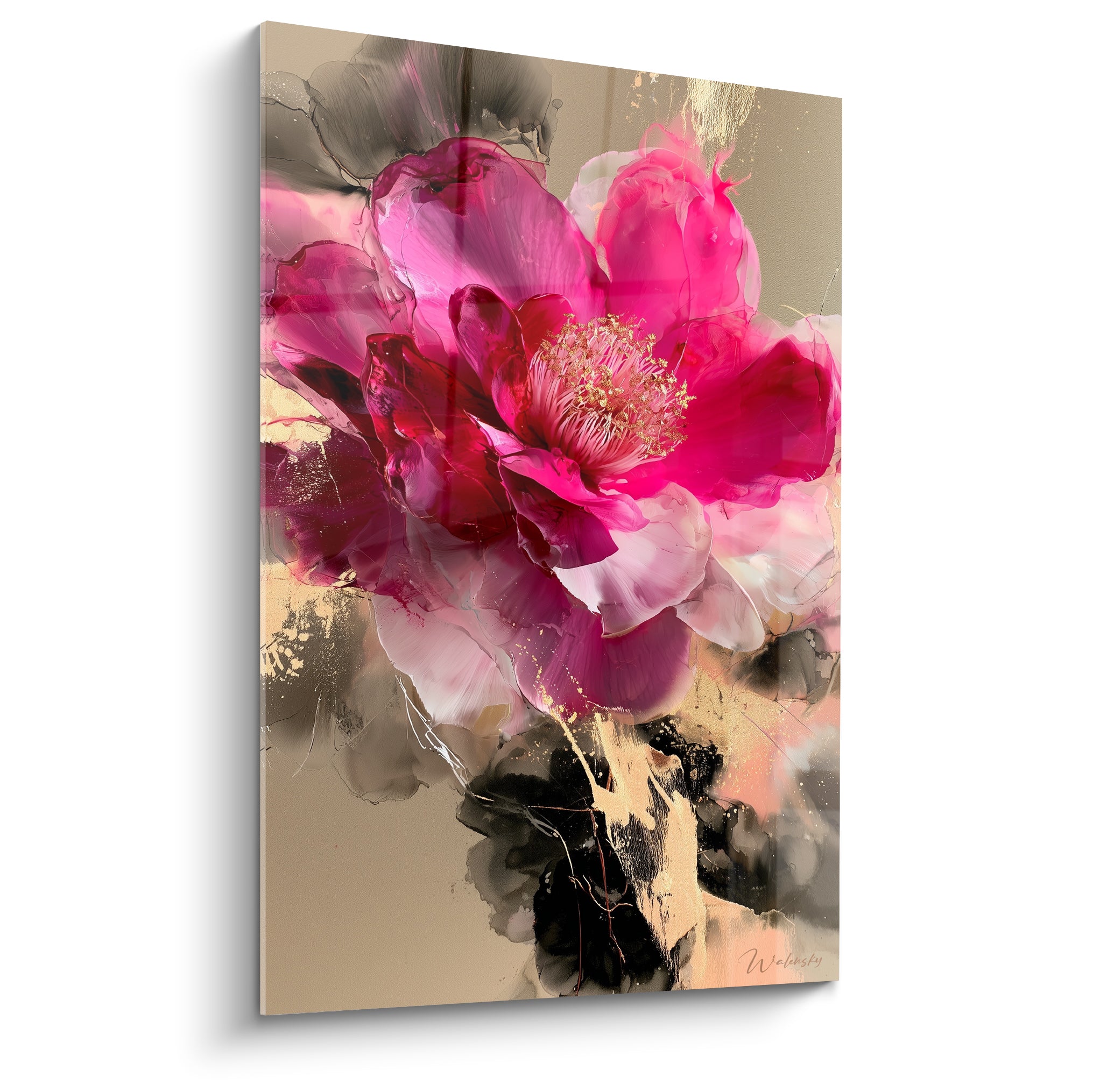 Camélia rose fuchsia et doré épanoui, pétales veloutés sur fond beige et touches noires