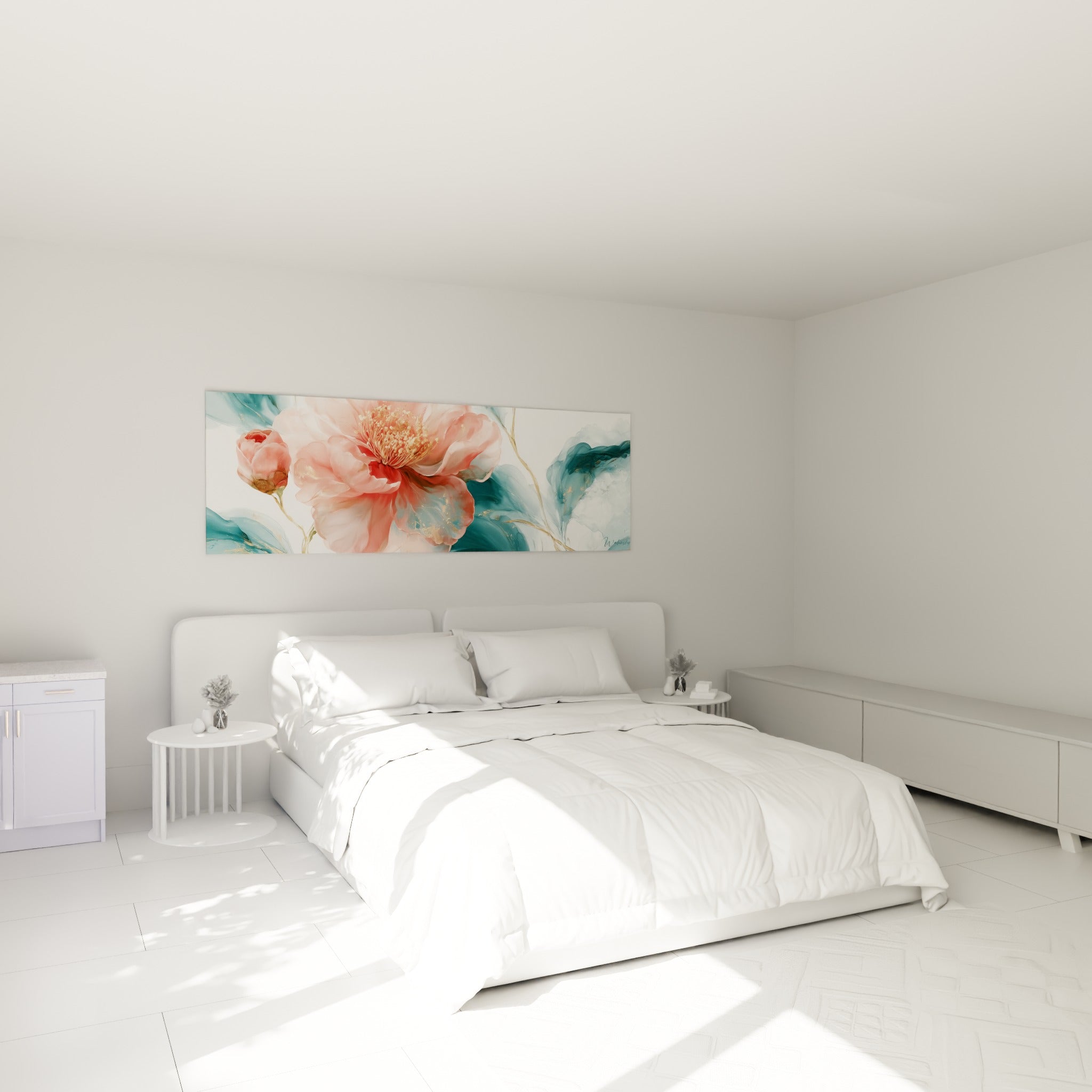 Fleur de camélia rose et bleu pétrole aux touches dorées, accrochée au-dessus d'un lit dans une chambre claire
