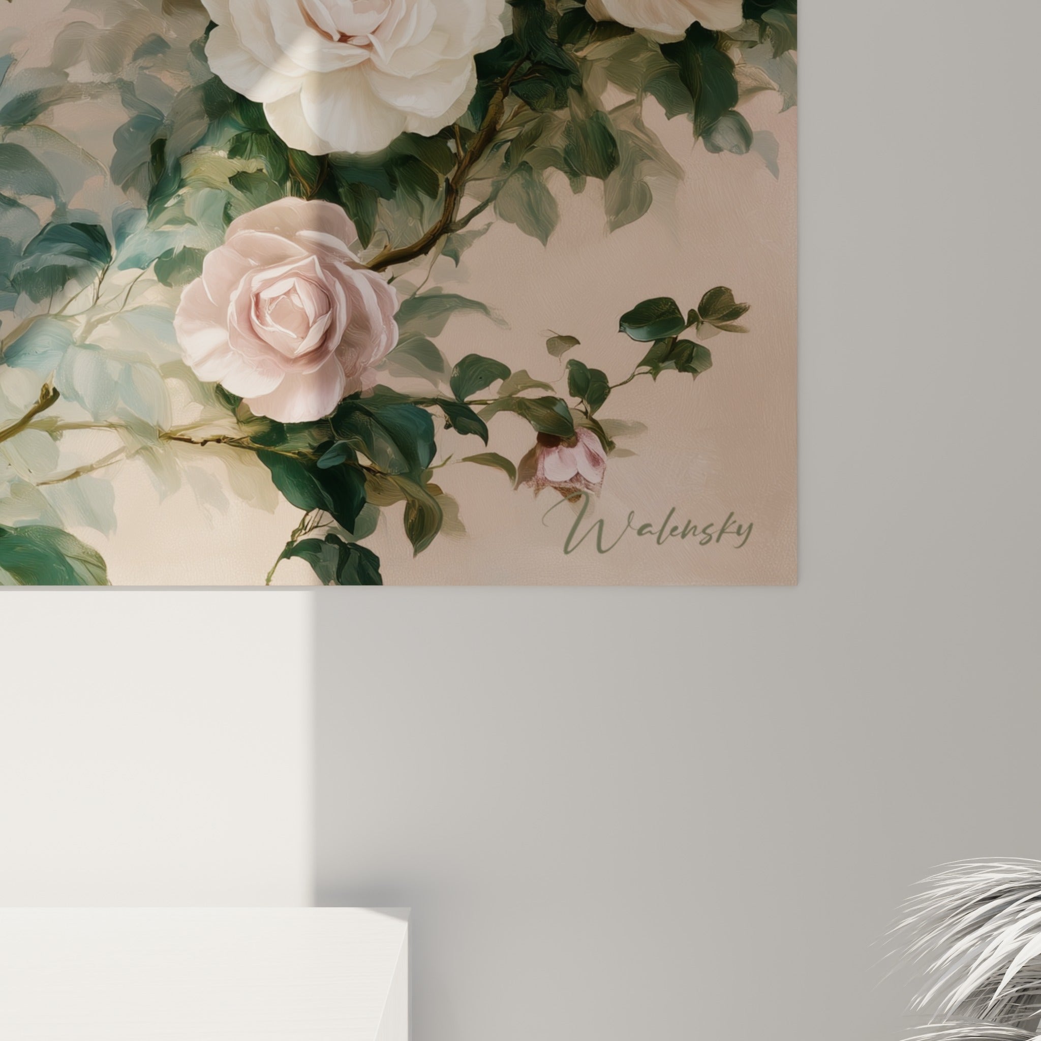 Pétales de camélia rose et blanc peints avec une texture fine, veines des feuilles vertes visibles de près.