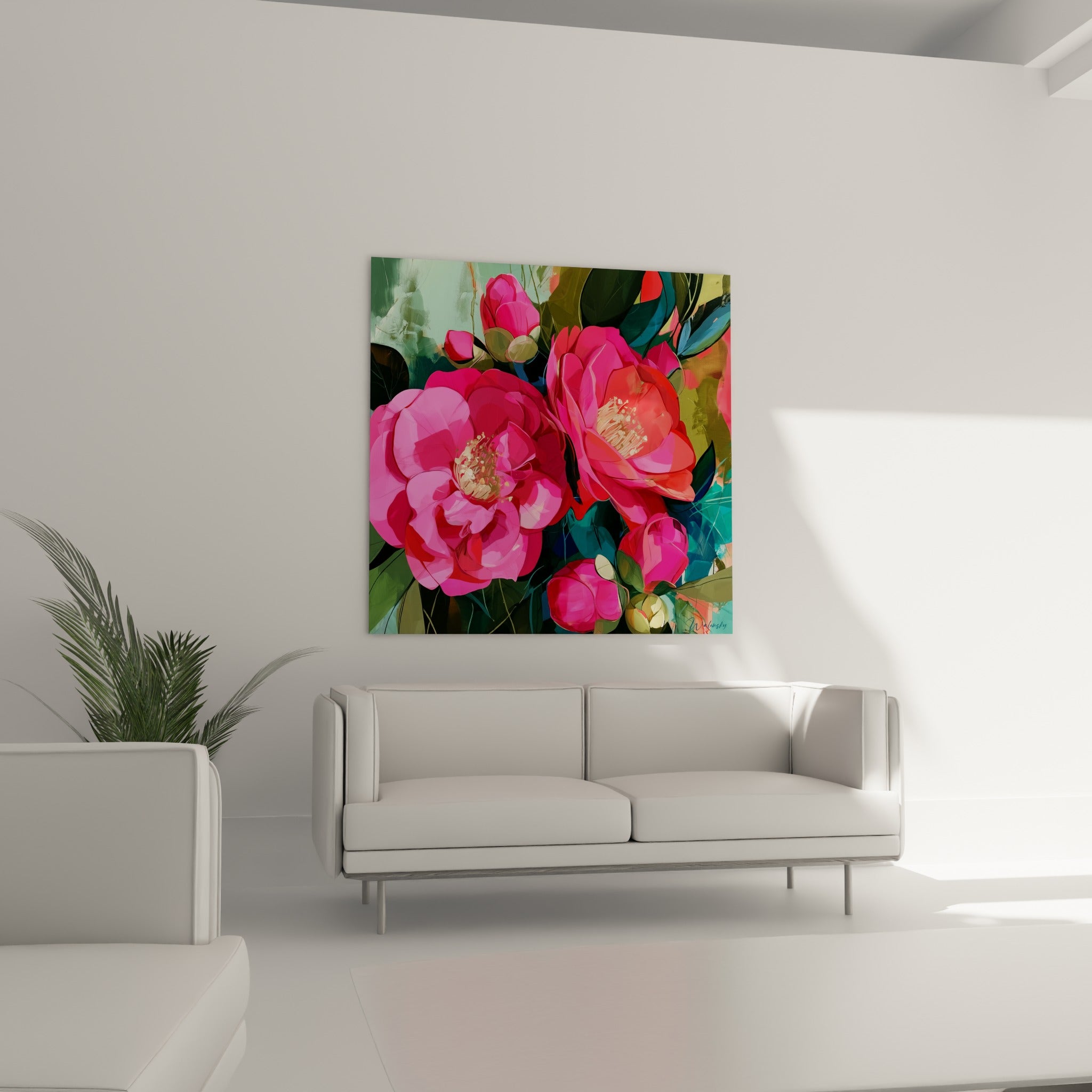 Camélia rouge corail et rose fuchsia sur fond vert sombre, au-dessus d'un canapé dans un salon lumineux