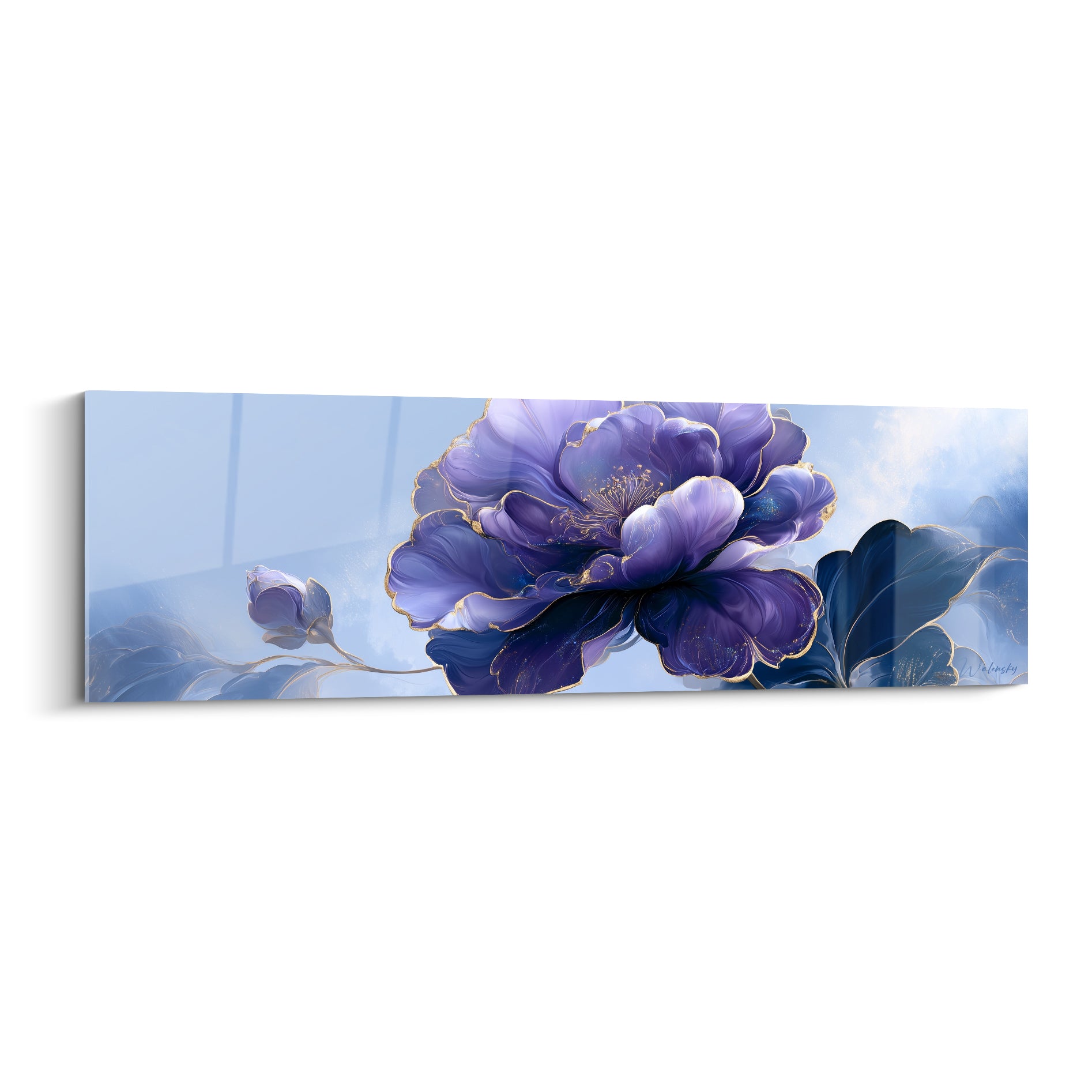 Camélia violet aux pétales veloutés et liserés dorés sur fond bleu pastel vaporeux