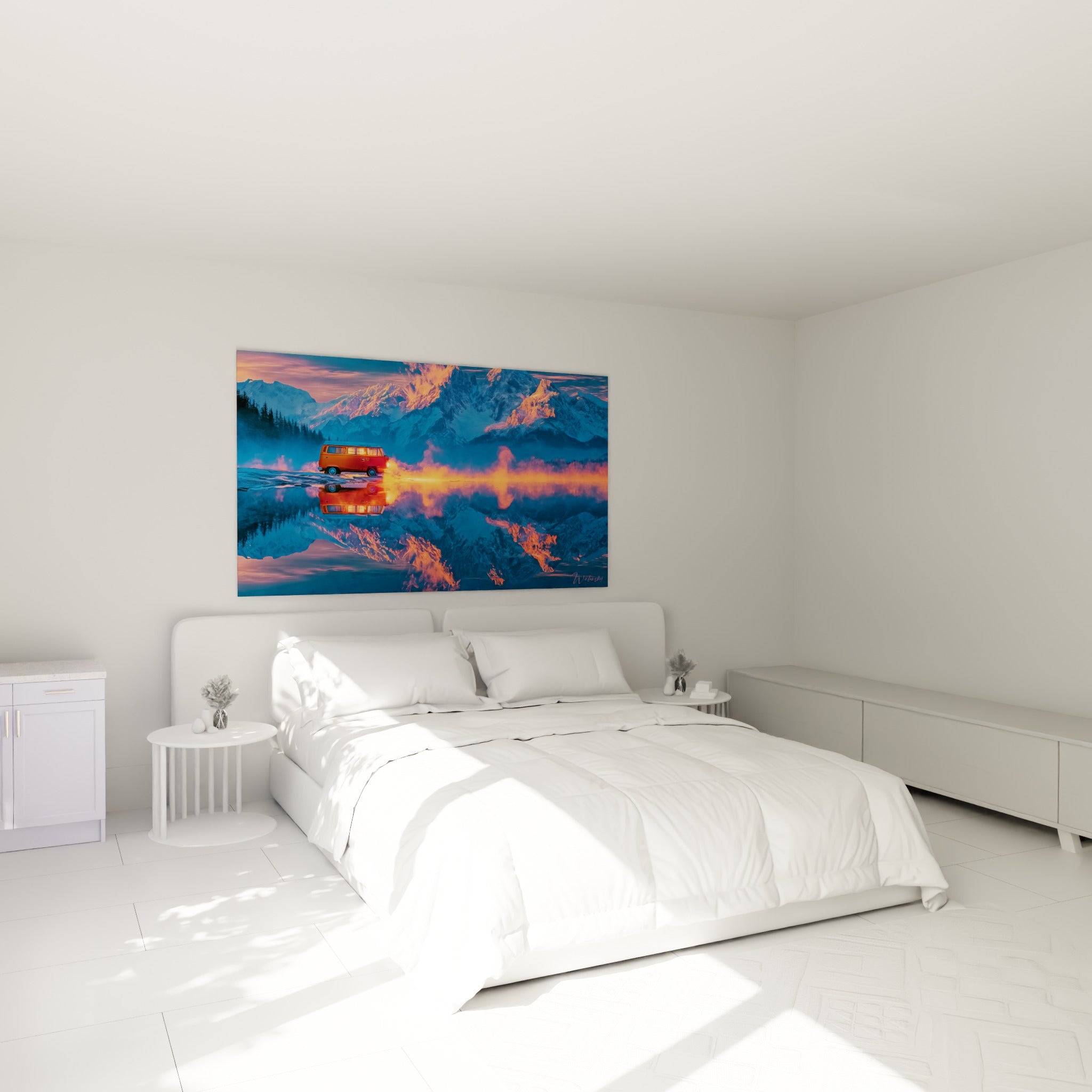 Van rétro orange devant des sommets enneigés bleu marine, au-dessus d'un lit dans une chambre claire