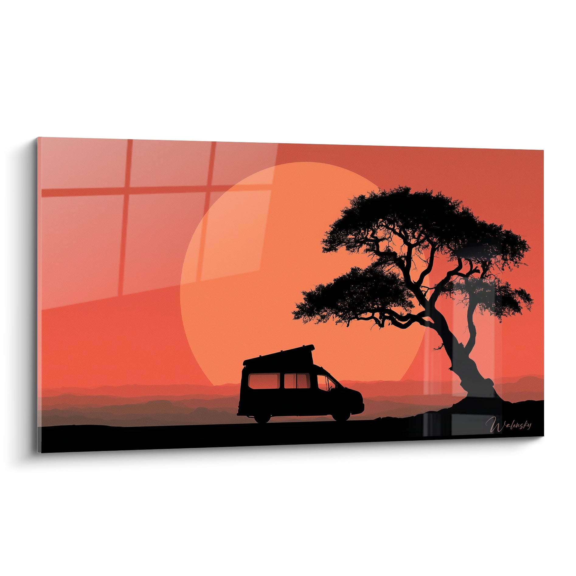 Van aménagé noir silhouette devant soleil orange et arbre africain, style graphique épuré