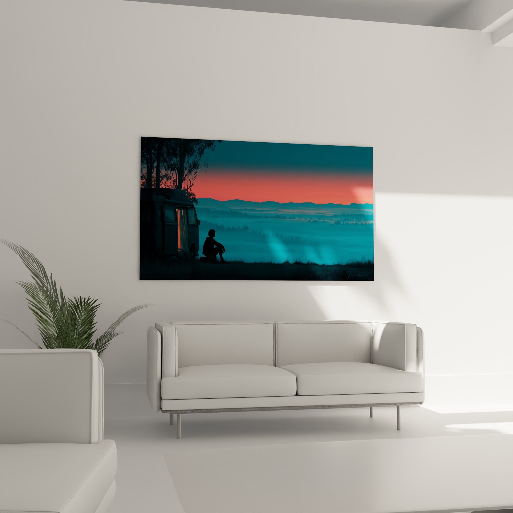 Camping-car et personnage face à l'horizon corail, tableau placé au-dessus d'un canapé dans un salon lumineux